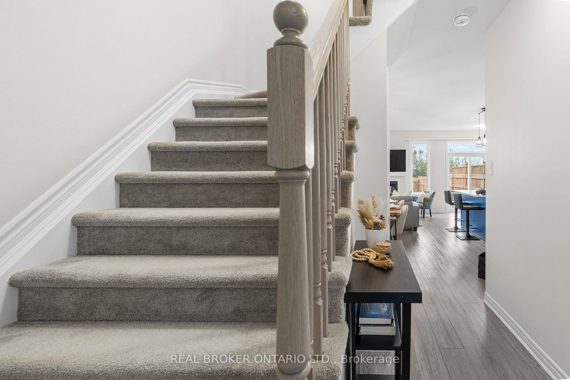 Photo 15 of 300 Livery Street, Ottawa, Kanata - Emerald Meadows/Trailwest — HOMEH