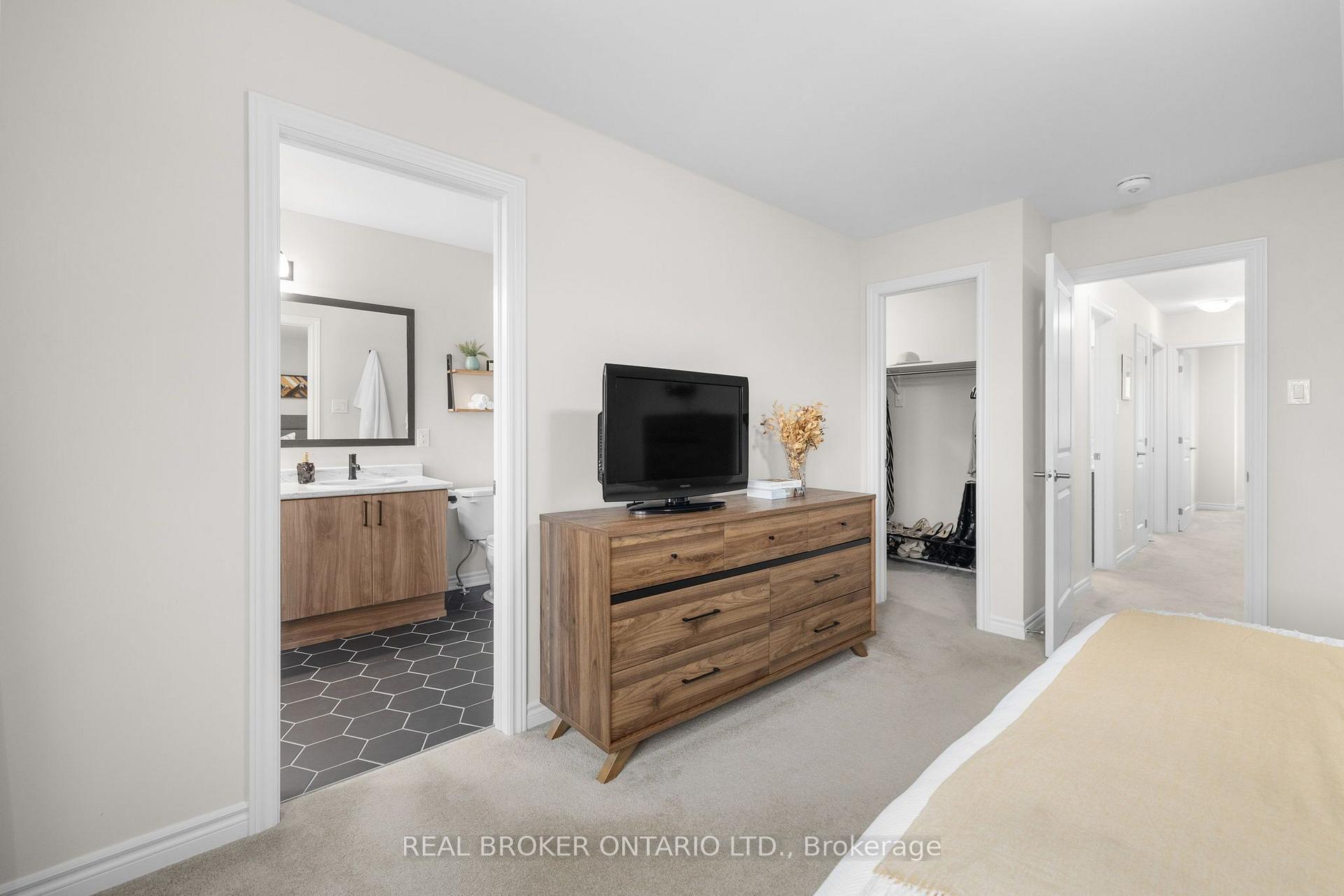 Photo 18 of 300 Livery Street, Ottawa, Kanata - Emerald Meadows/Trailwest — HOMEH