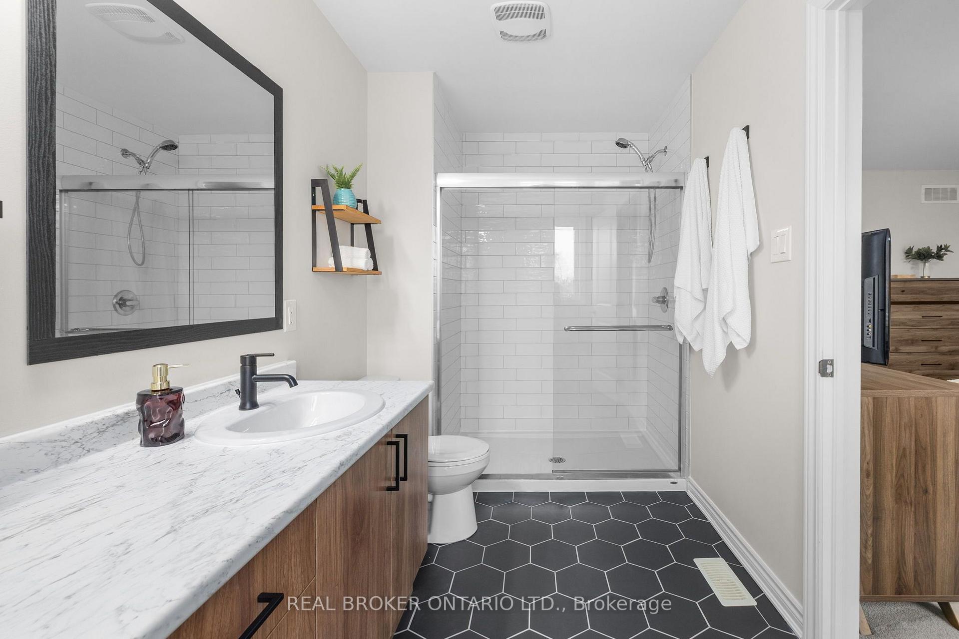 Photo 20 of 300 Livery Street, Ottawa, Kanata - Emerald Meadows/Trailwest — HOMEH