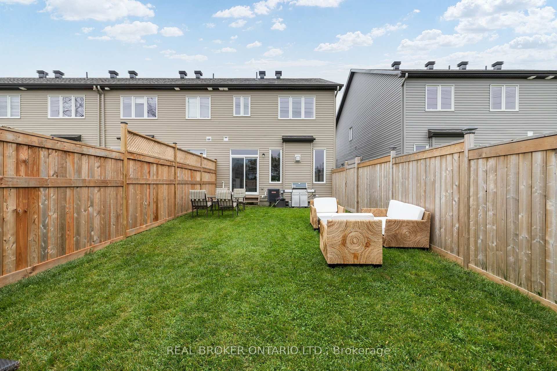 Photo 29 of 300 Livery Street, Ottawa, Kanata - Emerald Meadows/Trailwest — HOMEH