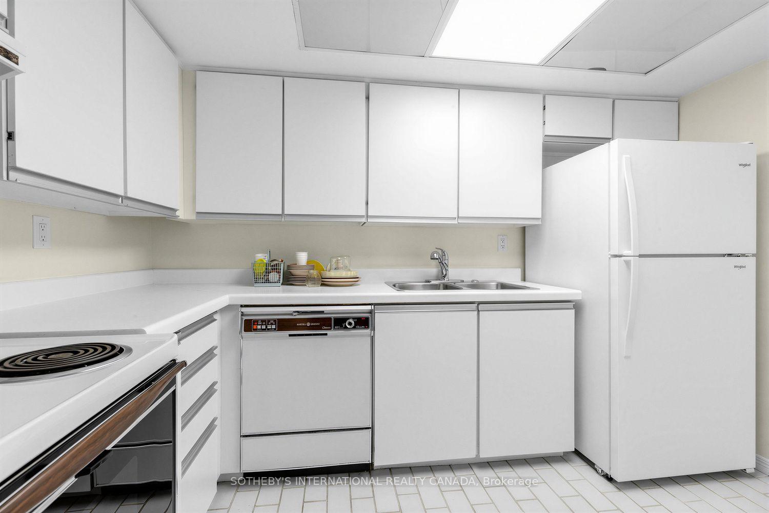Photo 5 of Unit PH6, 360 Bloor Street E, Toronto, Rosedale-Moore Park — HOMEH