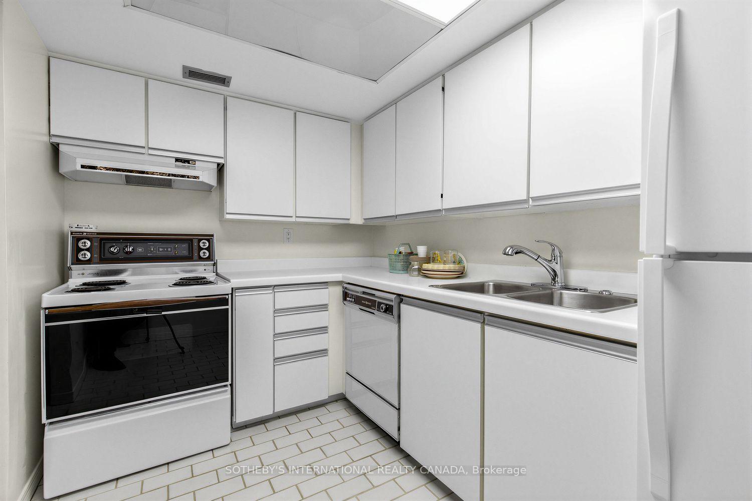 Photo 6 of Unit PH6, 360 Bloor Street E, Toronto, Rosedale-Moore Park — HOMEH