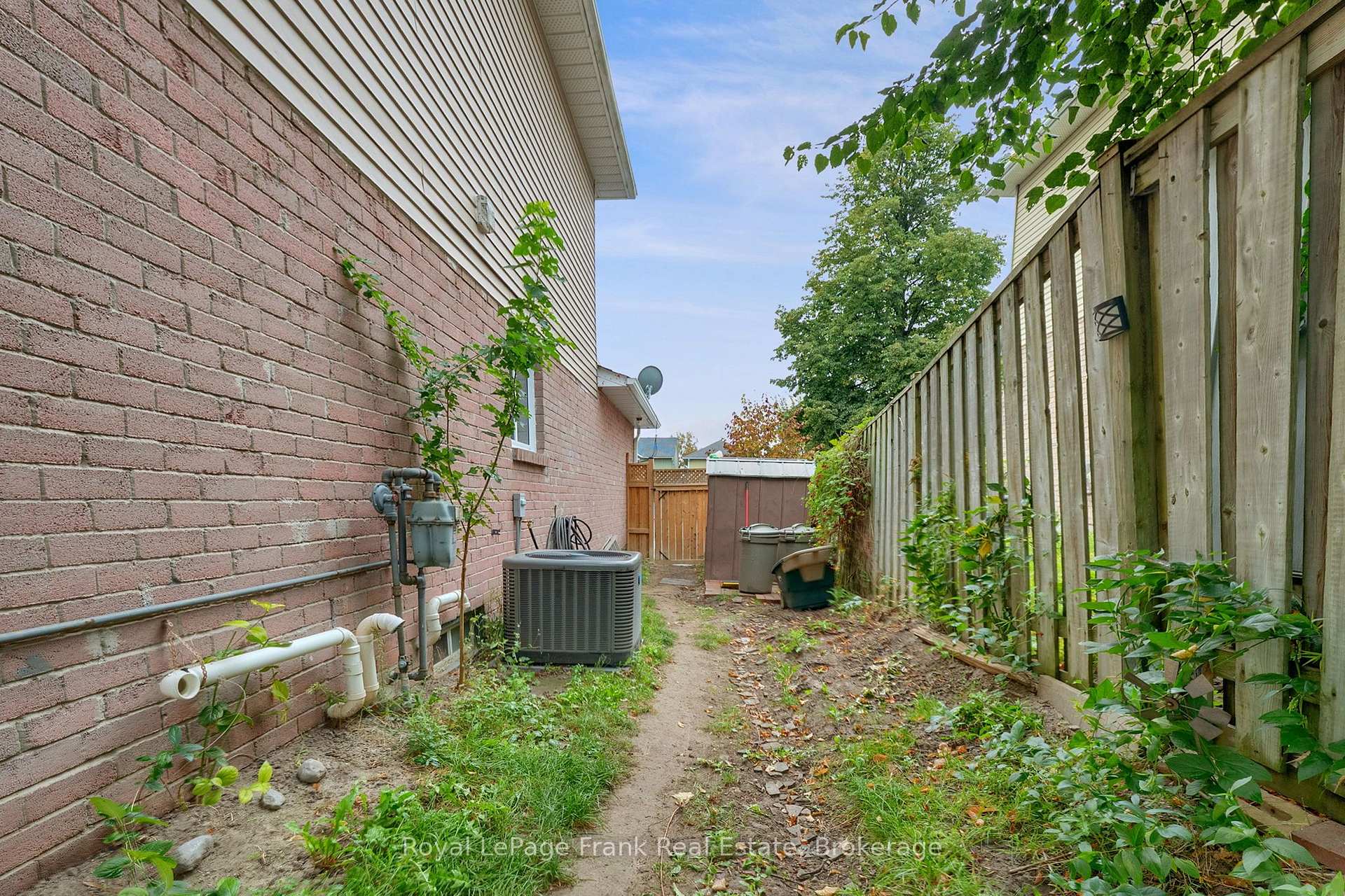 Photo 7 of 634 Down Crescent, Oshawa, Donevan — HOMEH