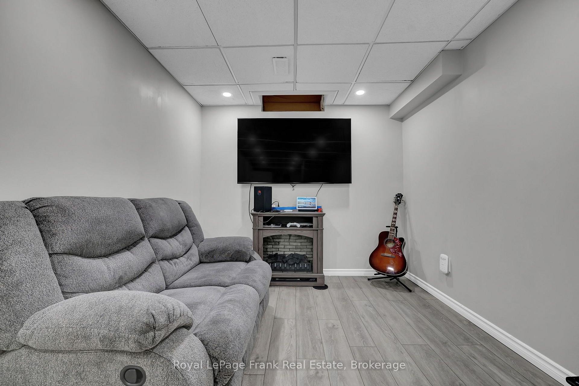 Photo 38 of 634 Down Crescent, Oshawa, Donevan — HOMEH