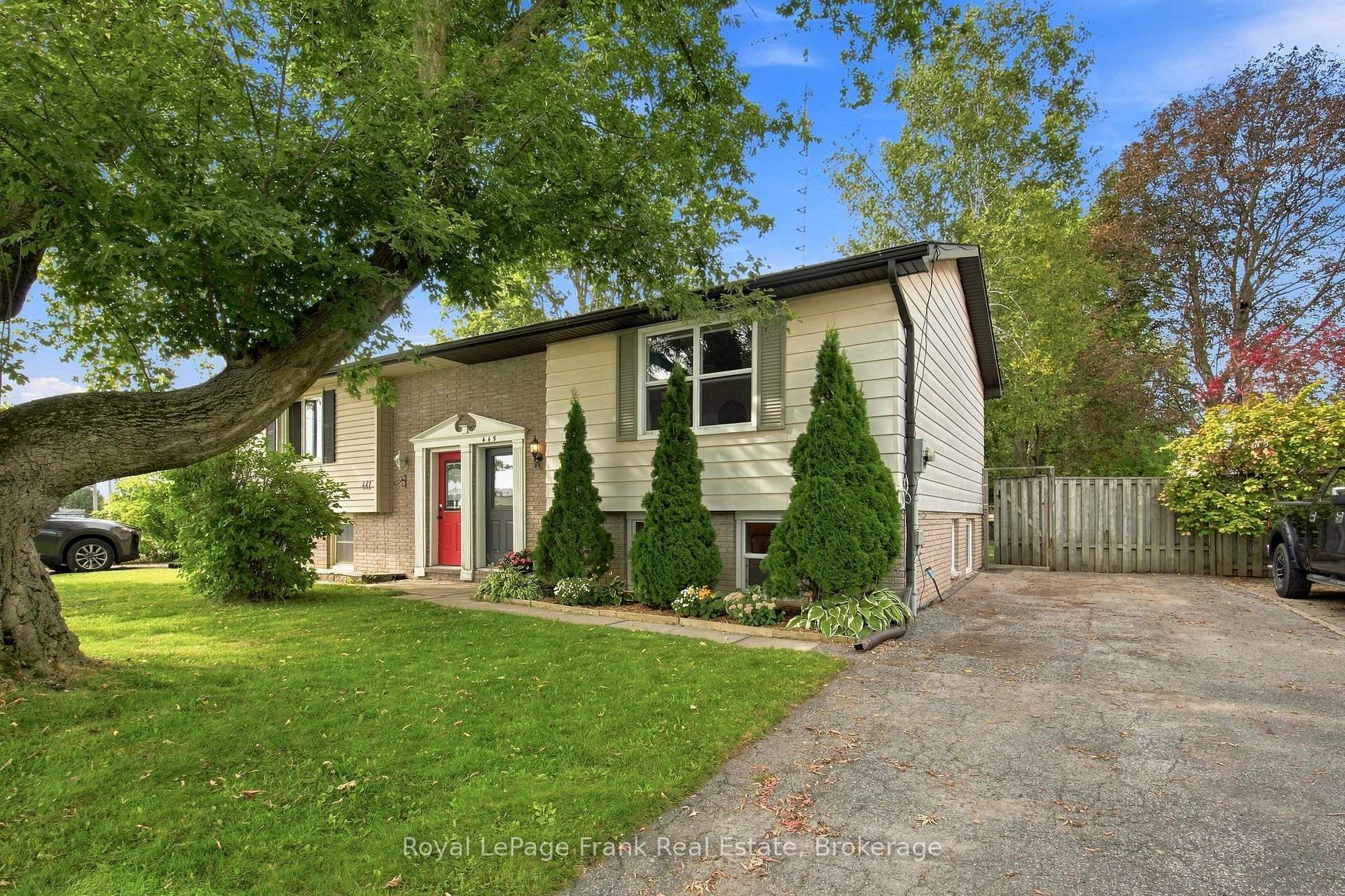 Photo of 445 Bay Street