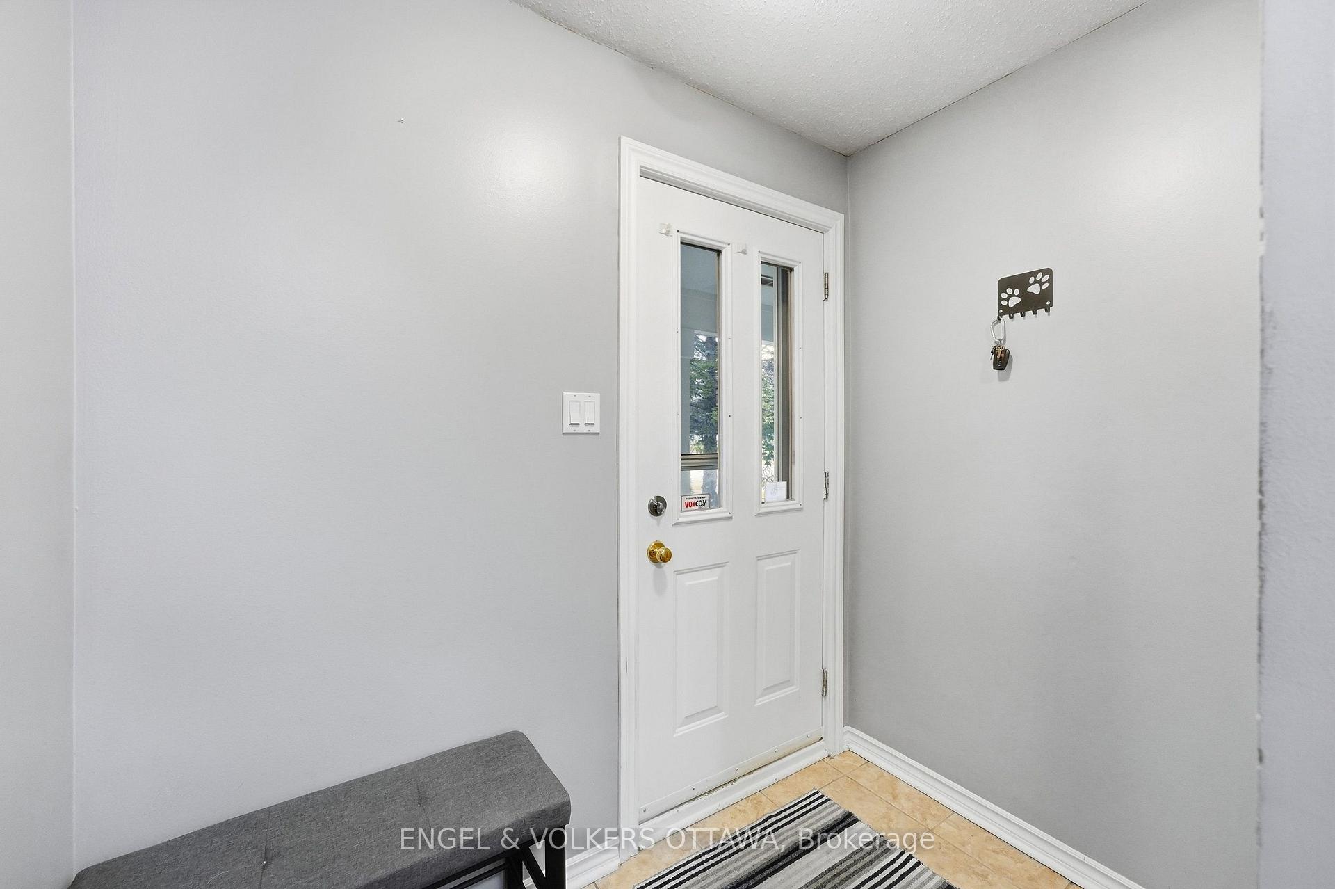 Photo 4 of 84 Monterey Drive, Ottawa, Leslie Park — HOMEH