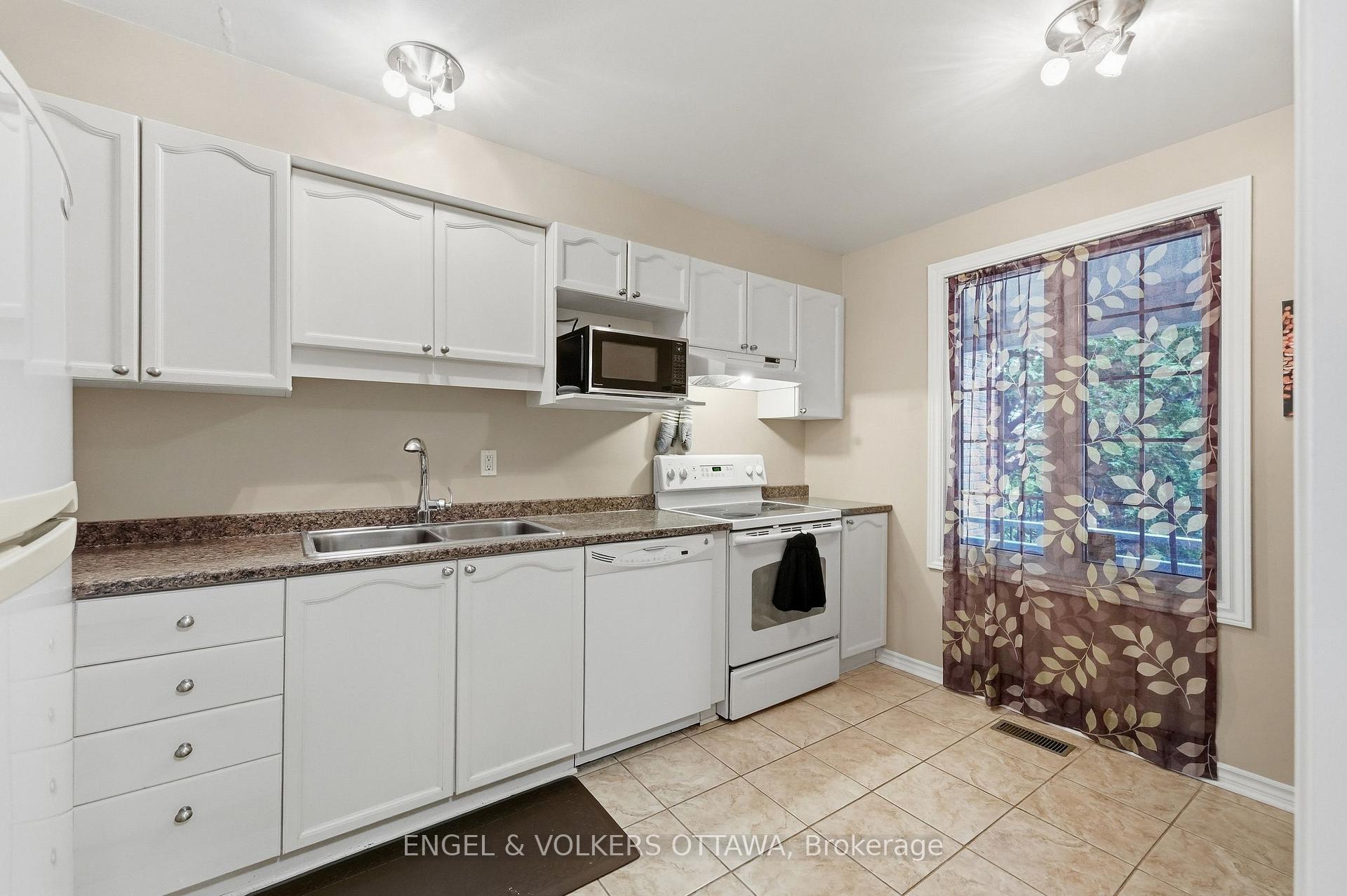 Photo 10 of 84 Monterey Drive, Ottawa, Leslie Park — HOMEH