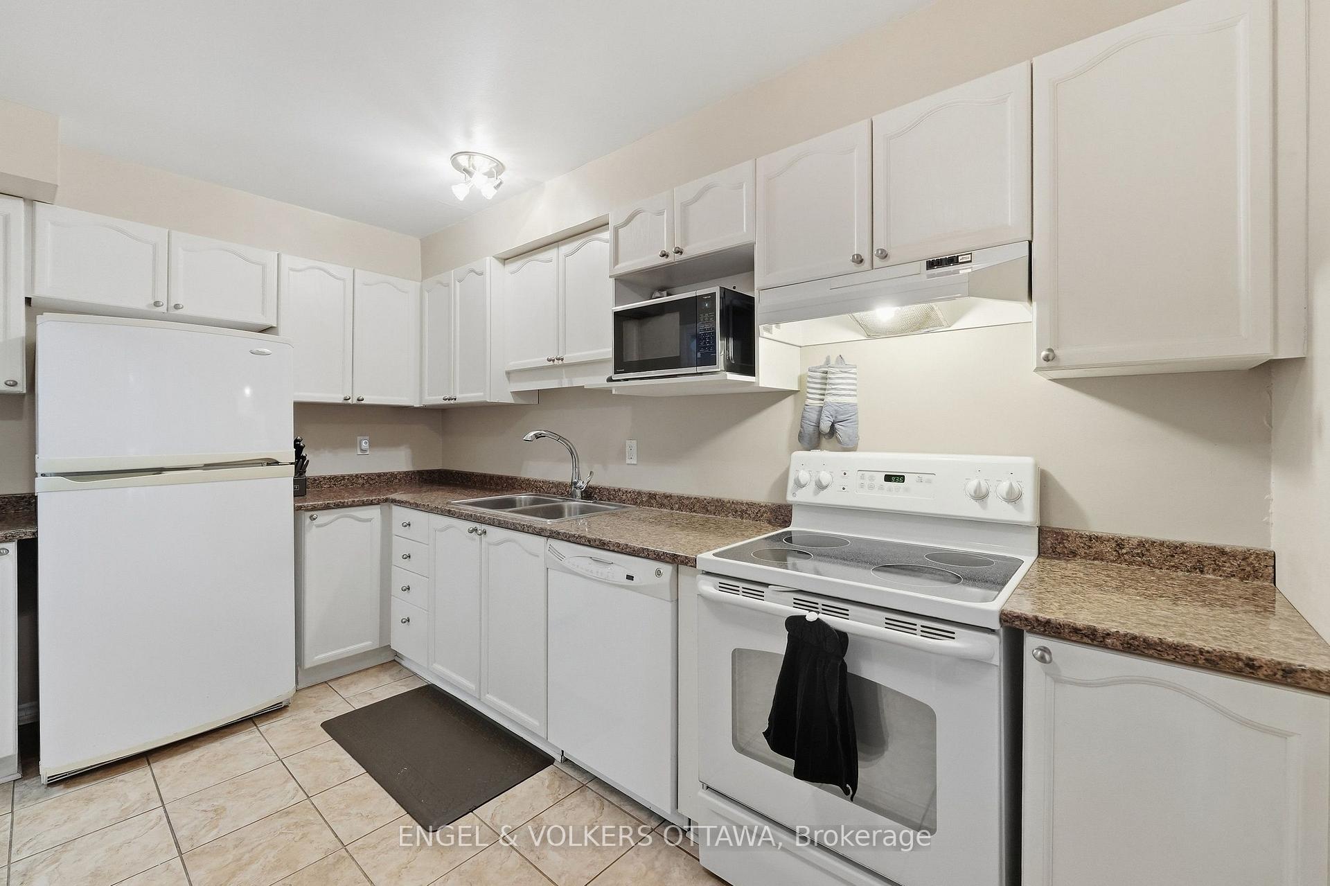 Photo 11 of 84 Monterey Drive, Ottawa, Leslie Park — HOMEH