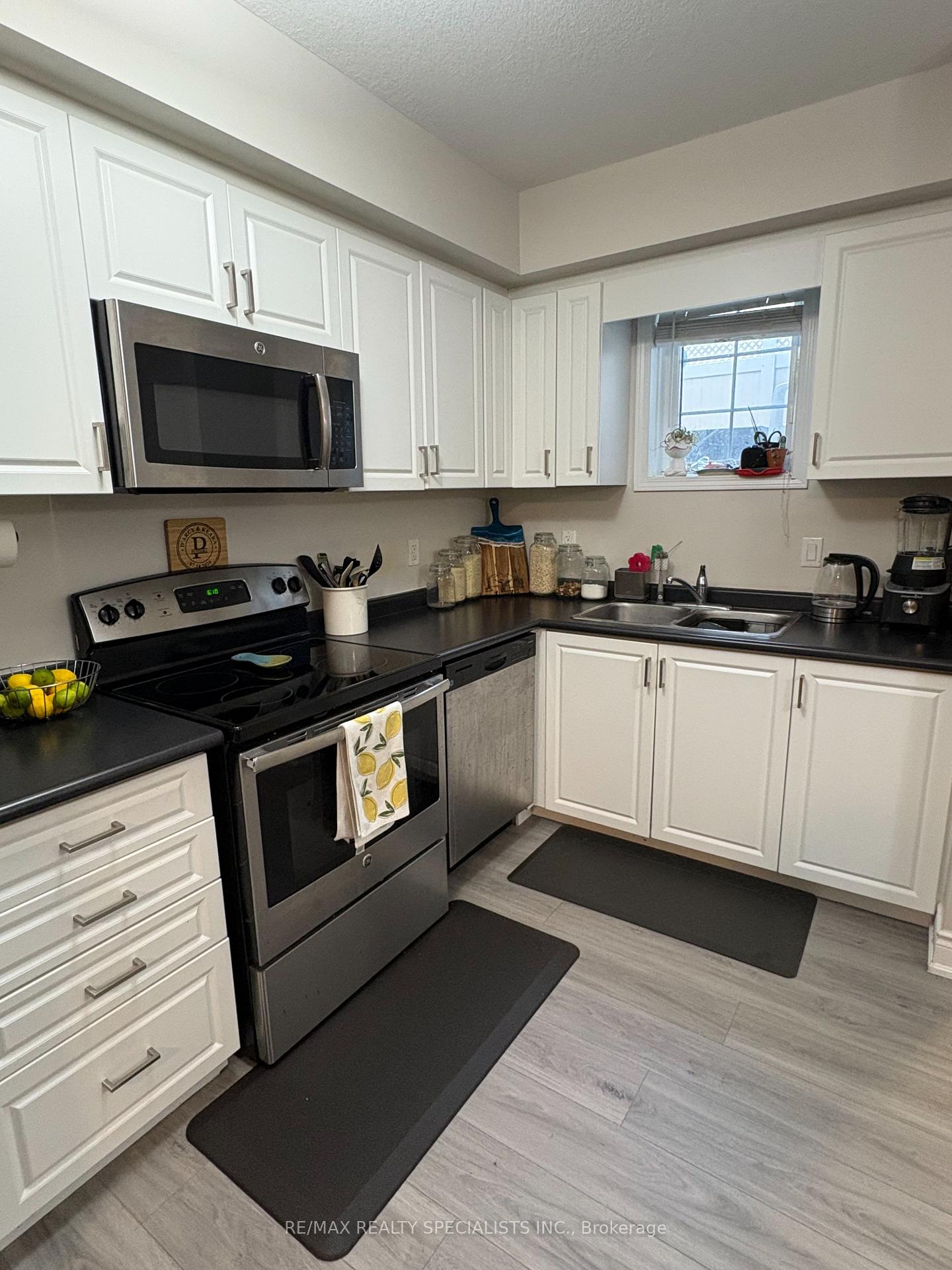 Photo 7 of Unit 41, 3200 Singleton Avenue, London, South W — HOMEH