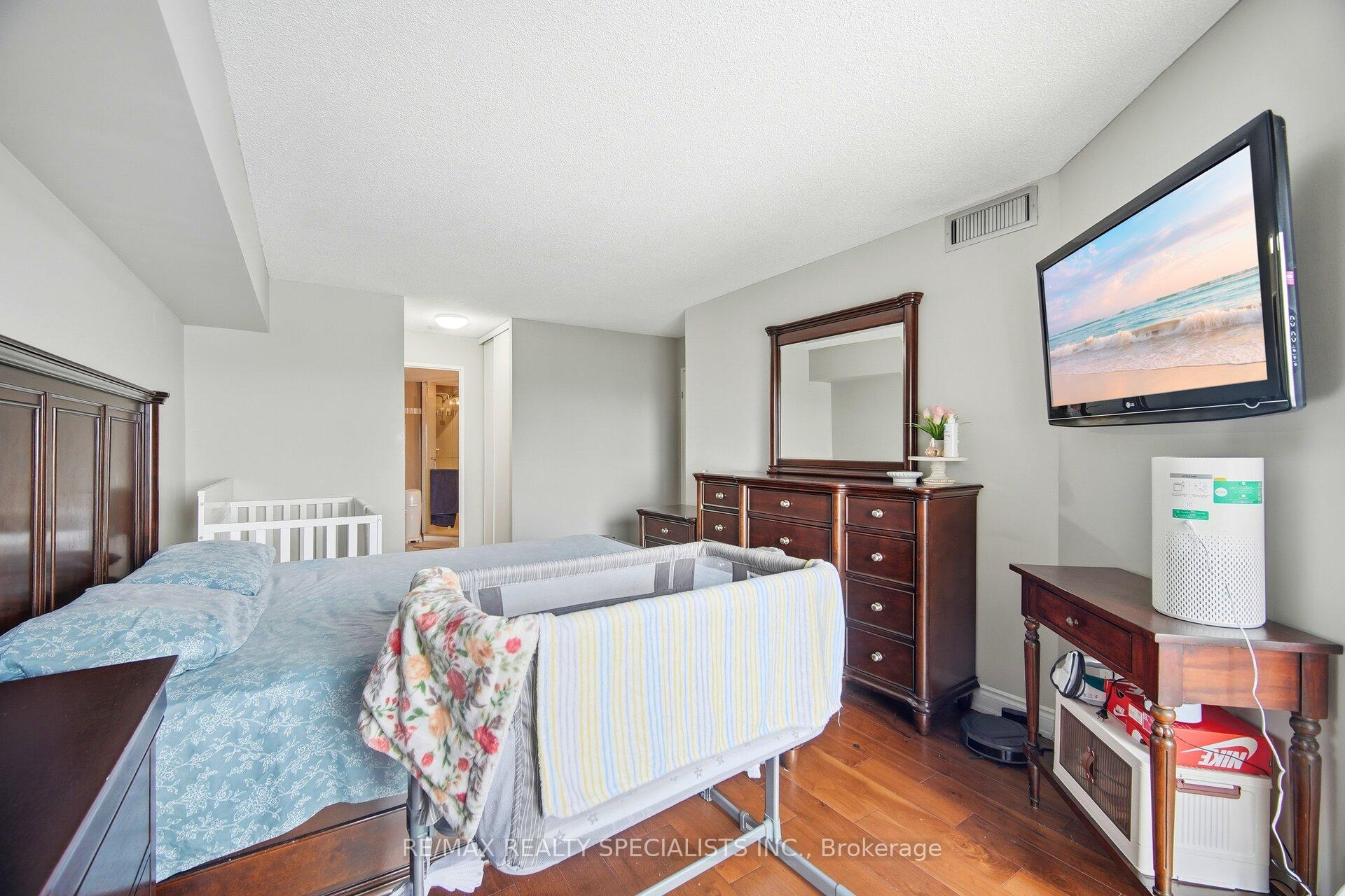 Photo 8 of Unit 611, 1 Rowntree Road, Etobicoke, Mount Olive-Silverstone-Jamestown — HOMEH