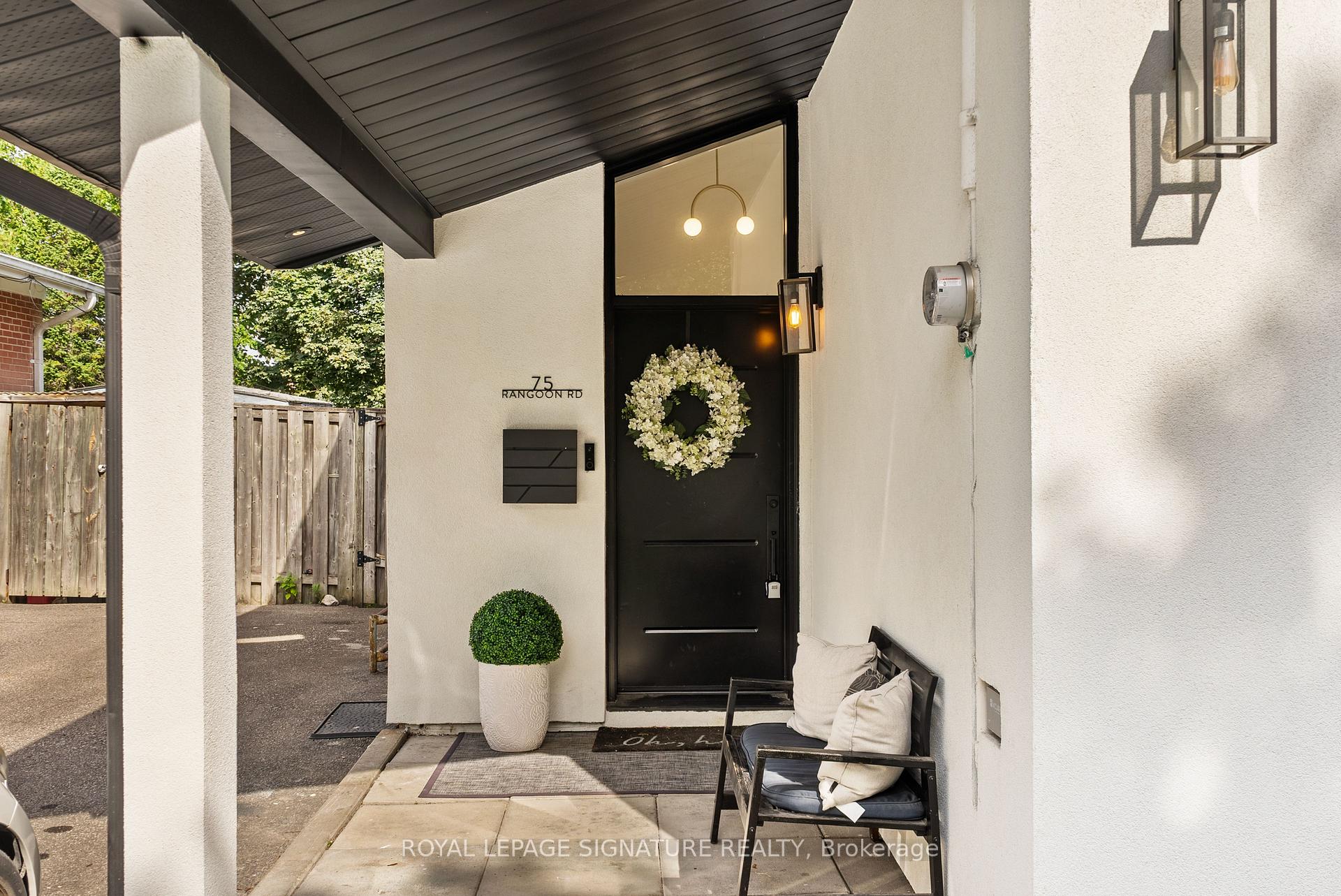 Photo 2 of 75 Rangoon Road, Etobicoke, Eringate-Centennial-West Deane — HOMEH