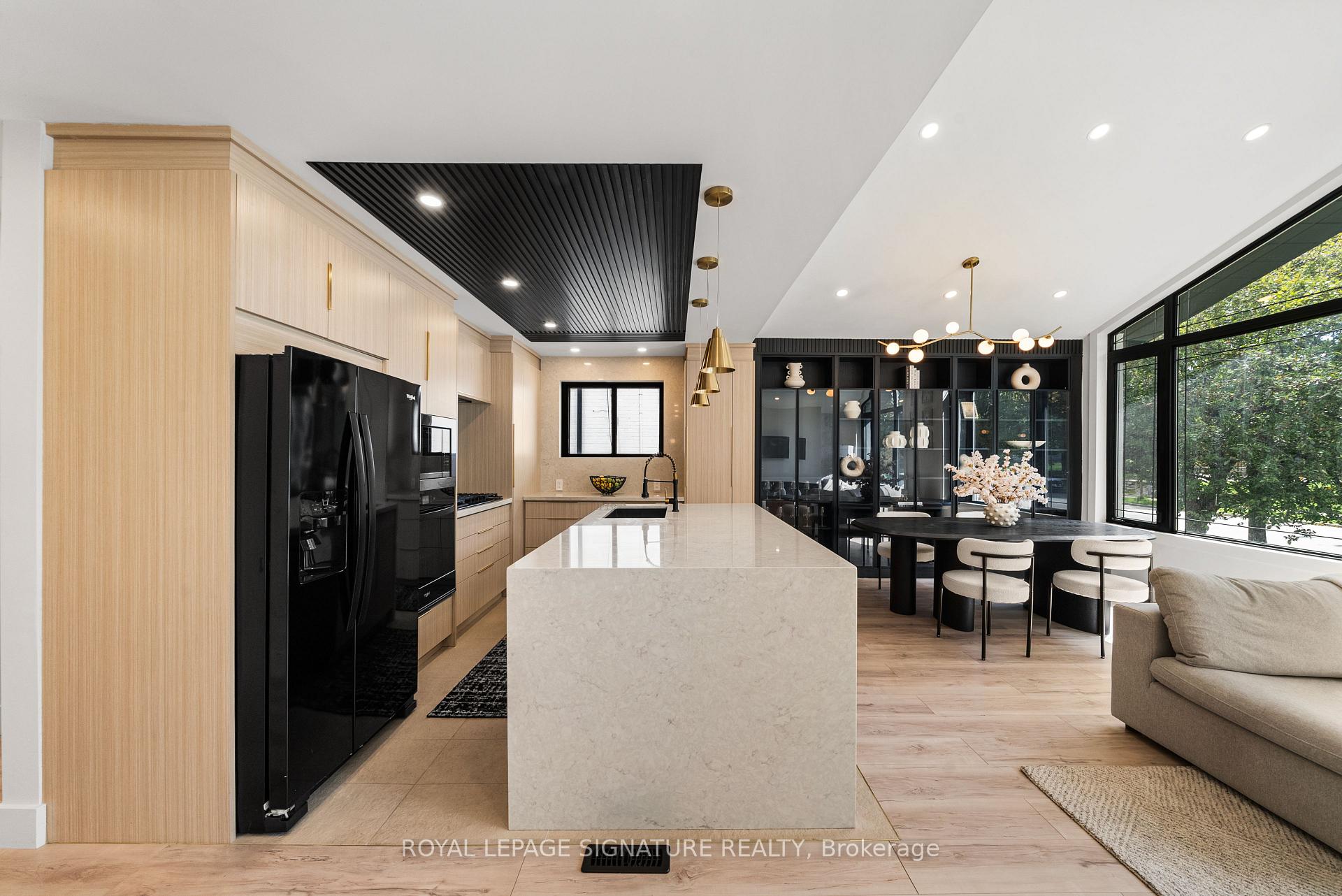 Photo 4 of 75 Rangoon Road, Etobicoke, Eringate-Centennial-West Deane — HOMEH