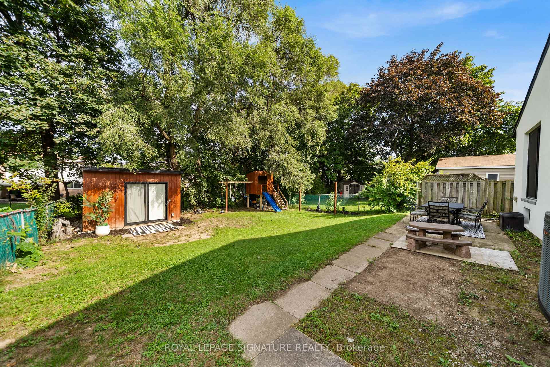 Photo 47 of 75 Rangoon Road, Etobicoke, Eringate-Centennial-West Deane — HOMEH