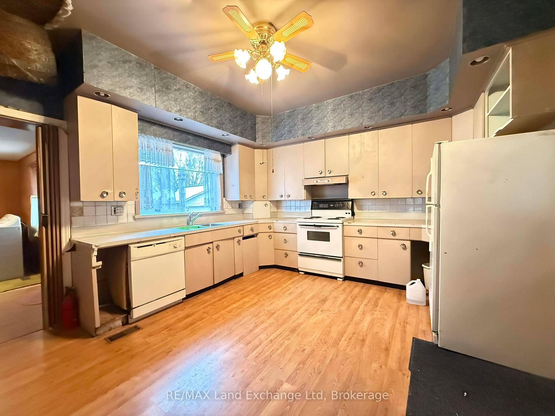 Photo 20 of 126 Diagonal Road, North Huron, Wingham — HOMEH