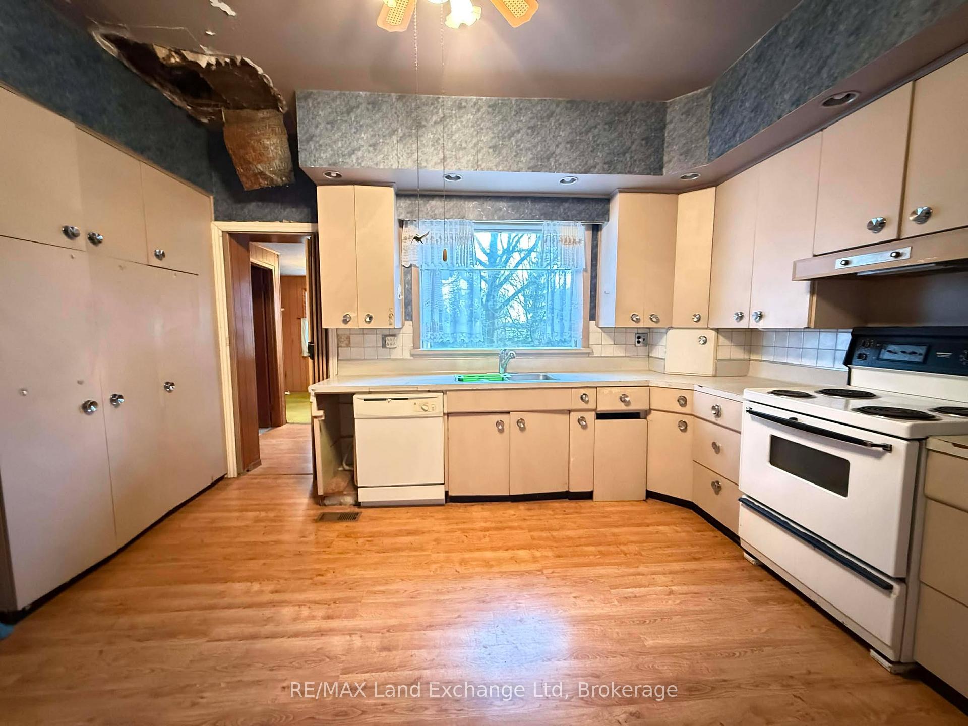 Photo 18 of 126 Diagonal Road, North Huron, Wingham — HOMEH