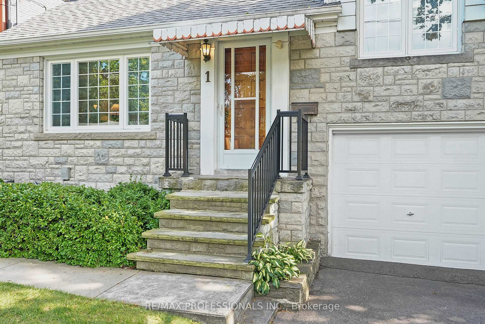 Photo 2 of 1 Bernice Avenue, Etobicoke, Stonegate-Queensway — HOMEH