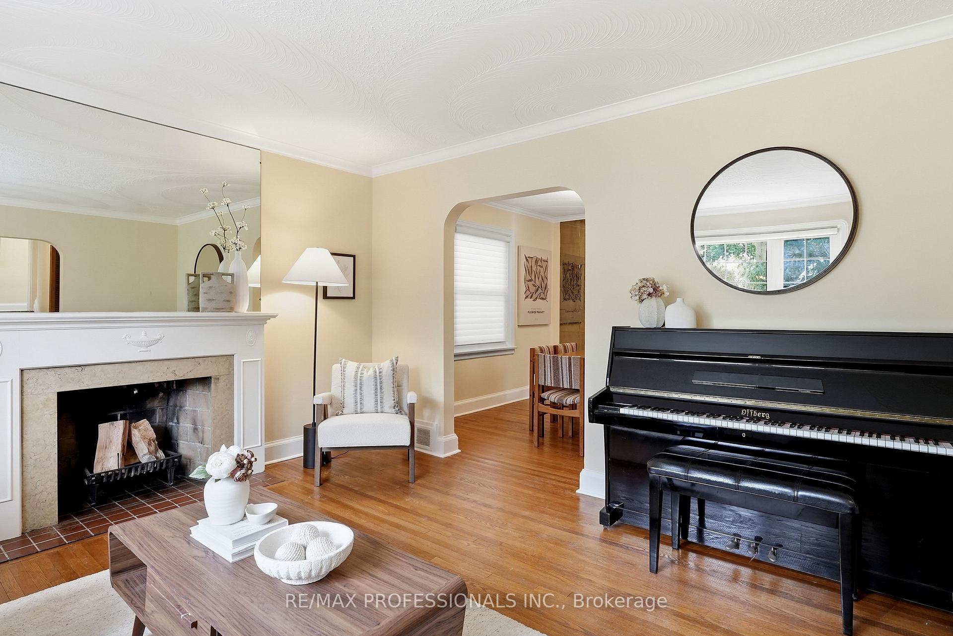 Photo 10 of 1 Bernice Avenue, Etobicoke, Stonegate-Queensway — HOMEH