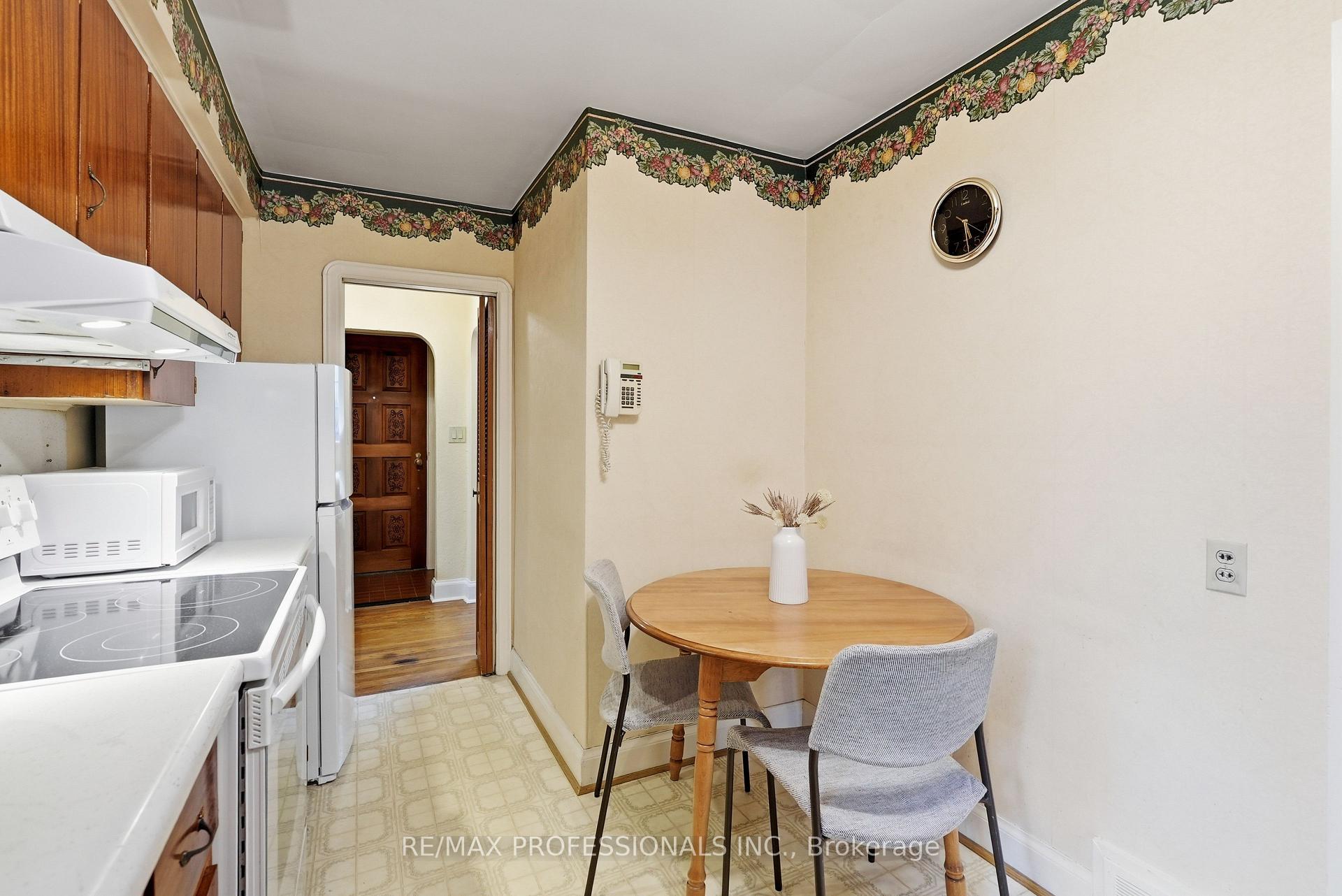 Photo 18 of 1 Bernice Avenue, Etobicoke, Stonegate-Queensway — HOMEH