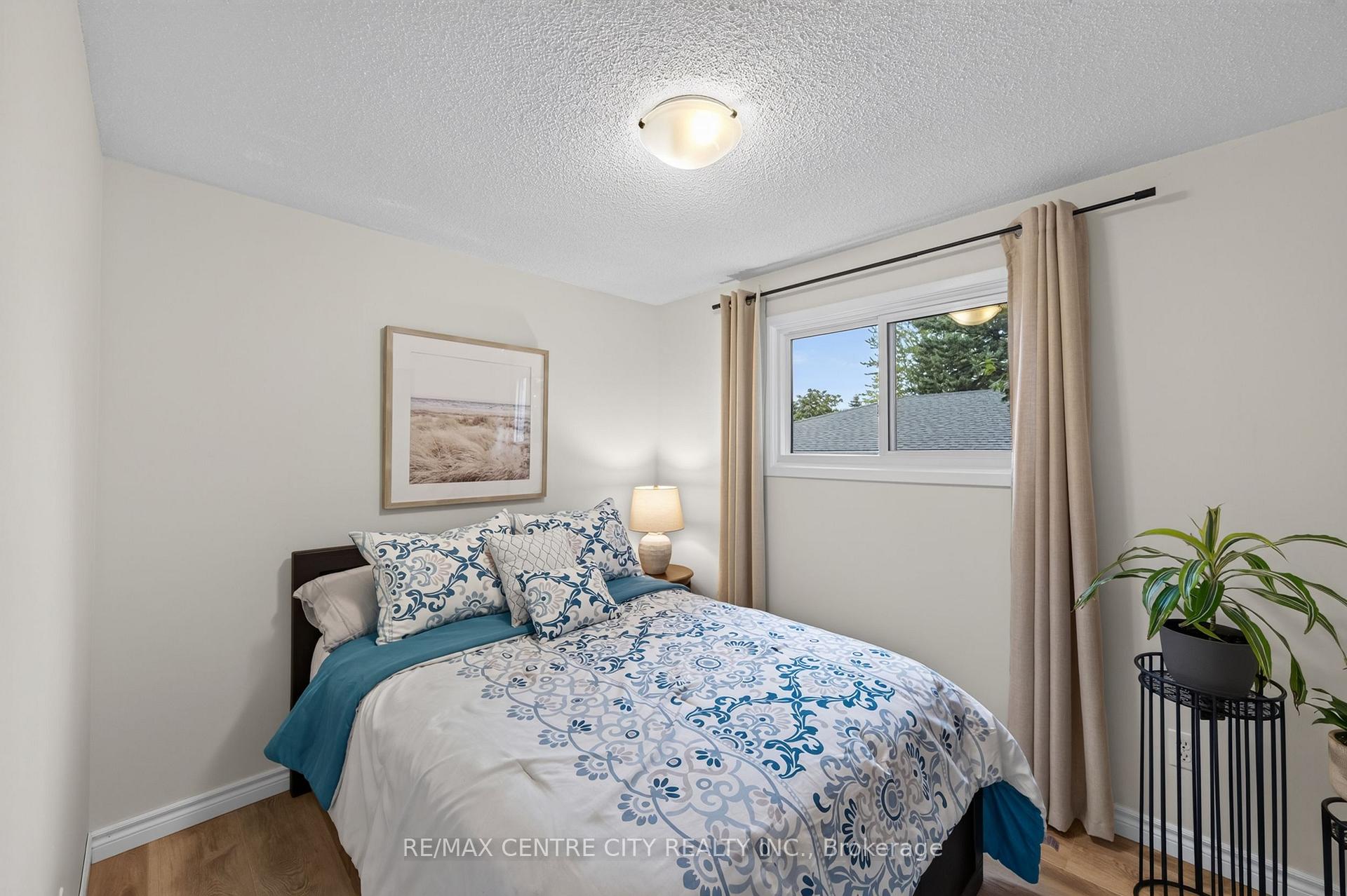 Photo 23 of 71 Ardsley Road, London, North I — HOMEH