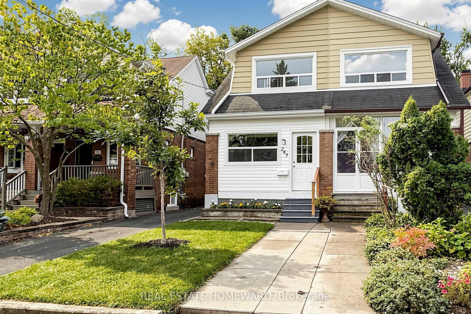 Photo of 249 Queensdale Avenue