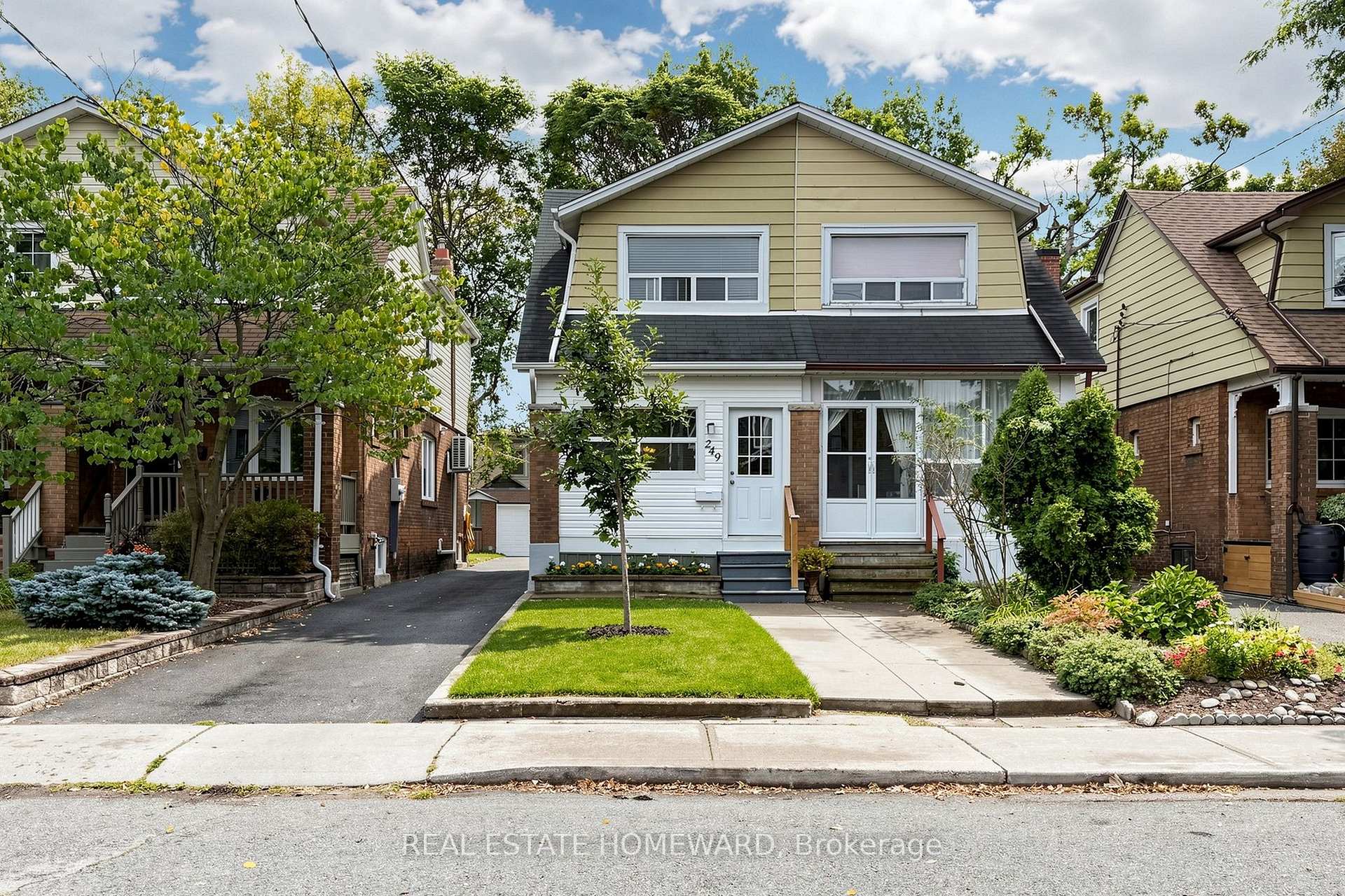 Photo 2 of 249 Queensdale Avenue, Toronto, Danforth Village-East York — HOMEH