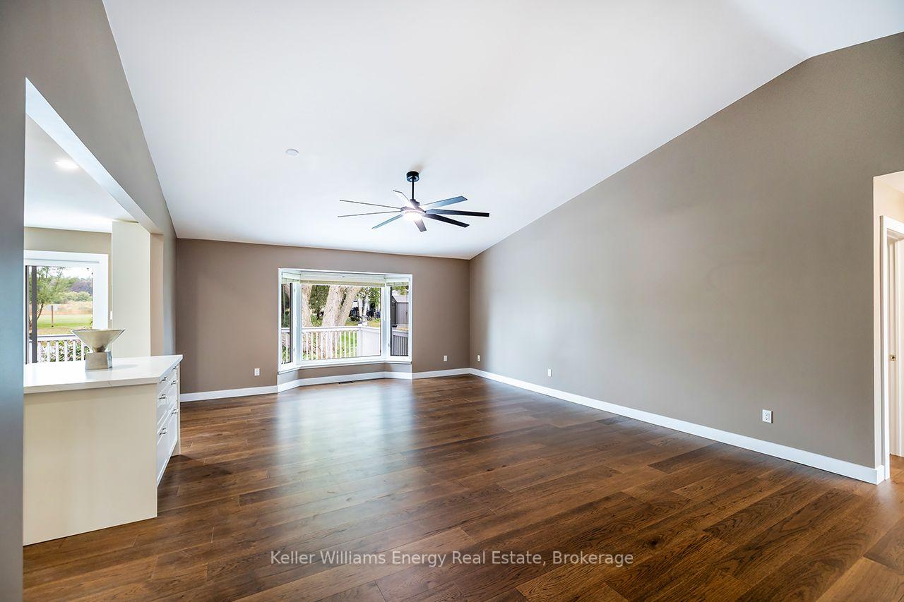 Photo 3 of 212 Wilmot Trail, Clarington, Bowmanville — HOMEH