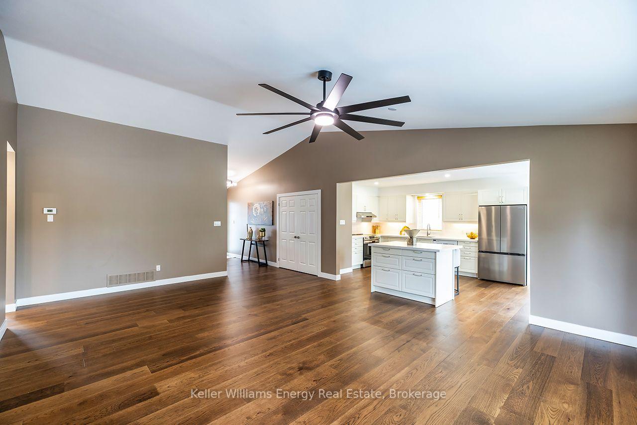 Photo 4 of 212 Wilmot Trail, Clarington, Bowmanville — HOMEH