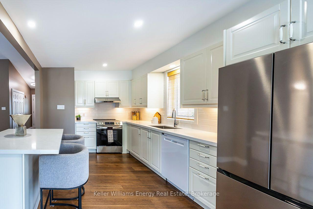 Photo 11 of 212 Wilmot Trail, Clarington, Bowmanville — HOMEH