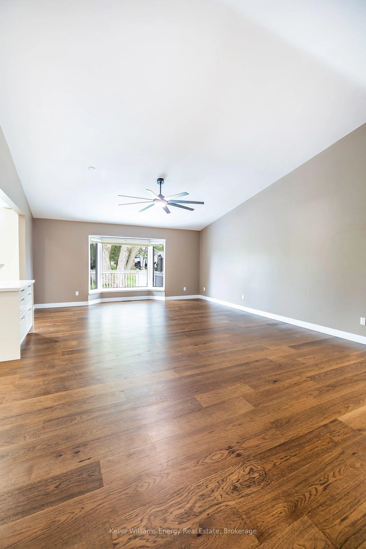 Photo 7 of 212 Wilmot Trail, Clarington, Bowmanville — HOMEH