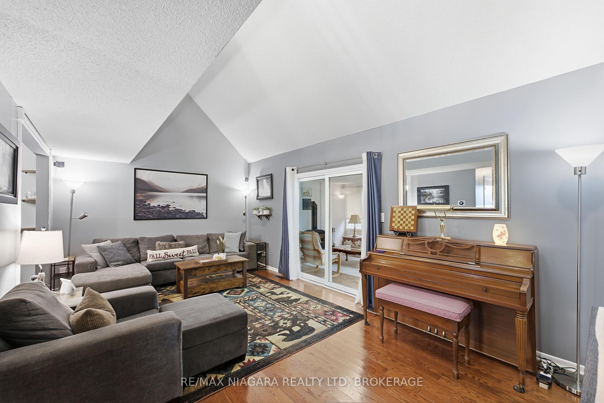 Photo 5 of 106 St. Augustine Drive, St. Catharines, Secord Woods — HOMEH