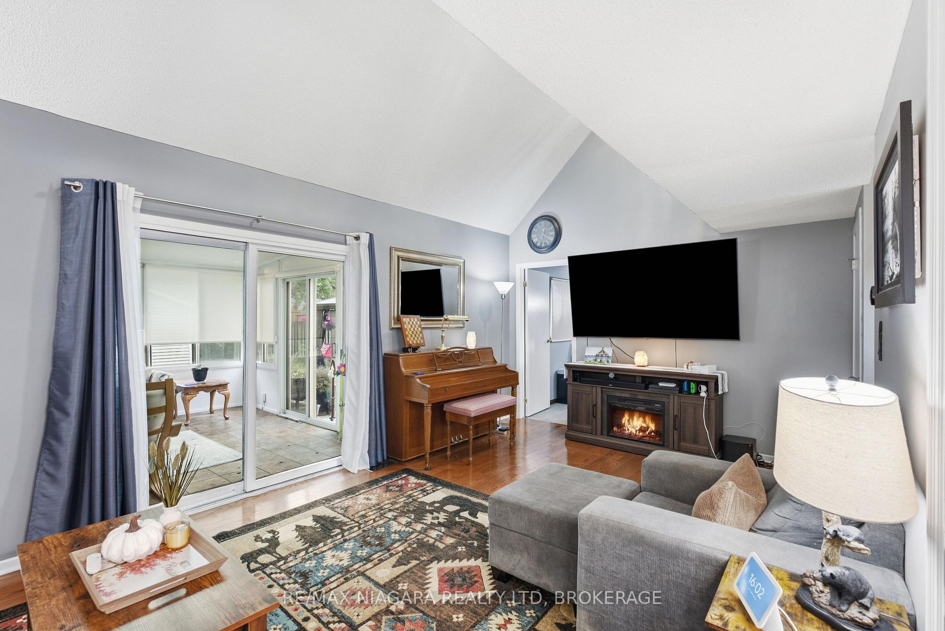 Photo 7 of 106 St. Augustine Drive, St. Catharines, Secord Woods — HOMEH