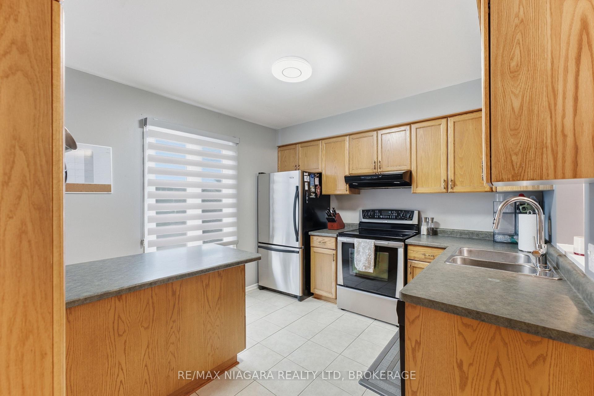 Photo 8 of 106 St. Augustine Drive, St. Catharines, Secord Woods — HOMEH