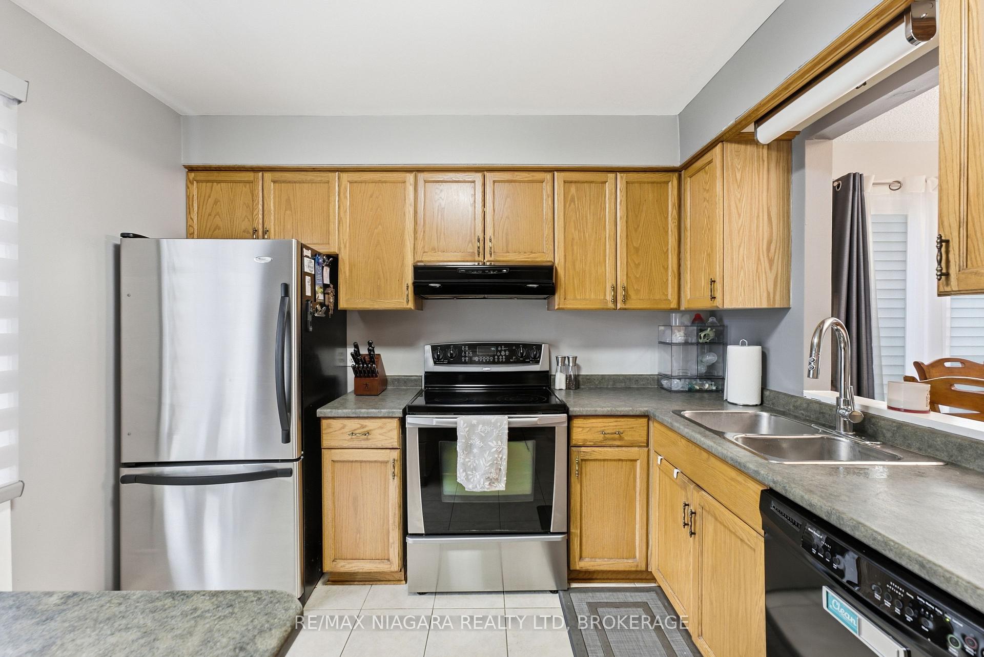 Photo 9 of 106 St. Augustine Drive, St. Catharines, Secord Woods — HOMEH