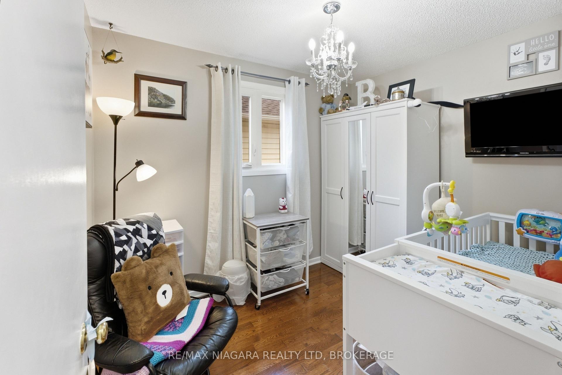 Photo 29 of 106 St. Augustine Drive, St. Catharines, Secord Woods — HOMEH