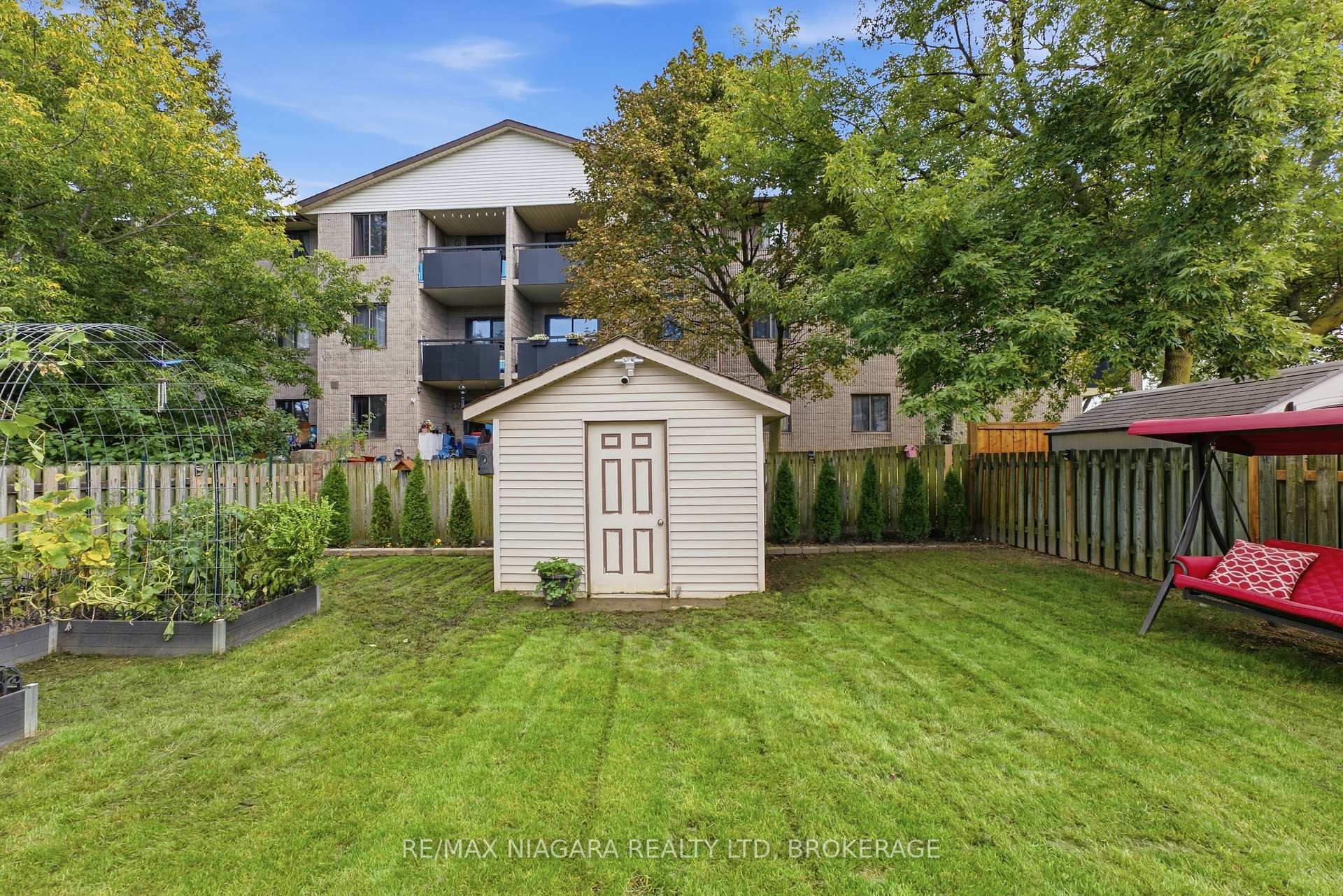 Photo 37 of 106 St. Augustine Drive, St. Catharines, Secord Woods — HOMEH