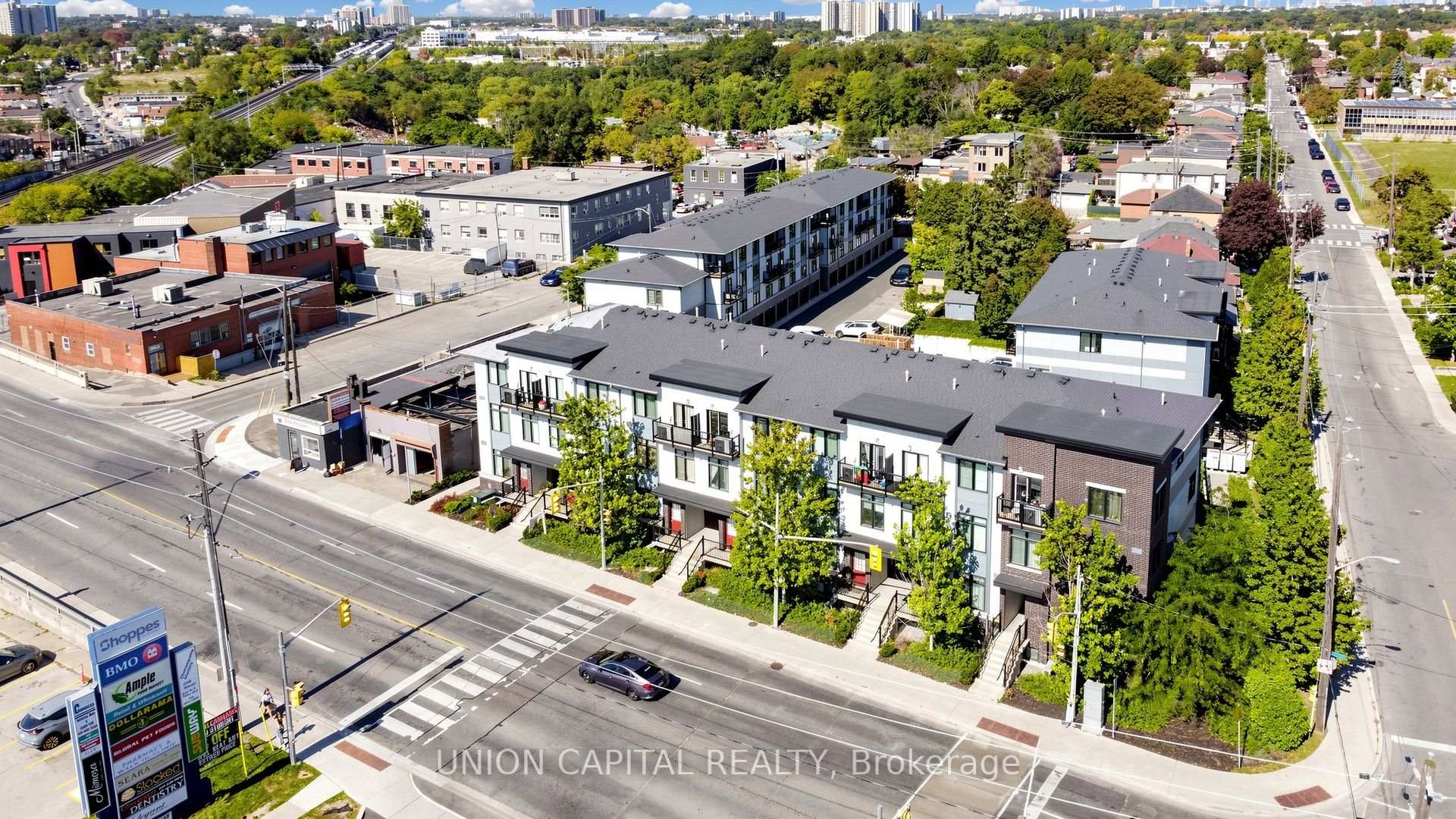 Photo 13 of Unit 9, 6 Bicknell Avenue, Toronto, Keelesdale-Eglinton West — HOMEH