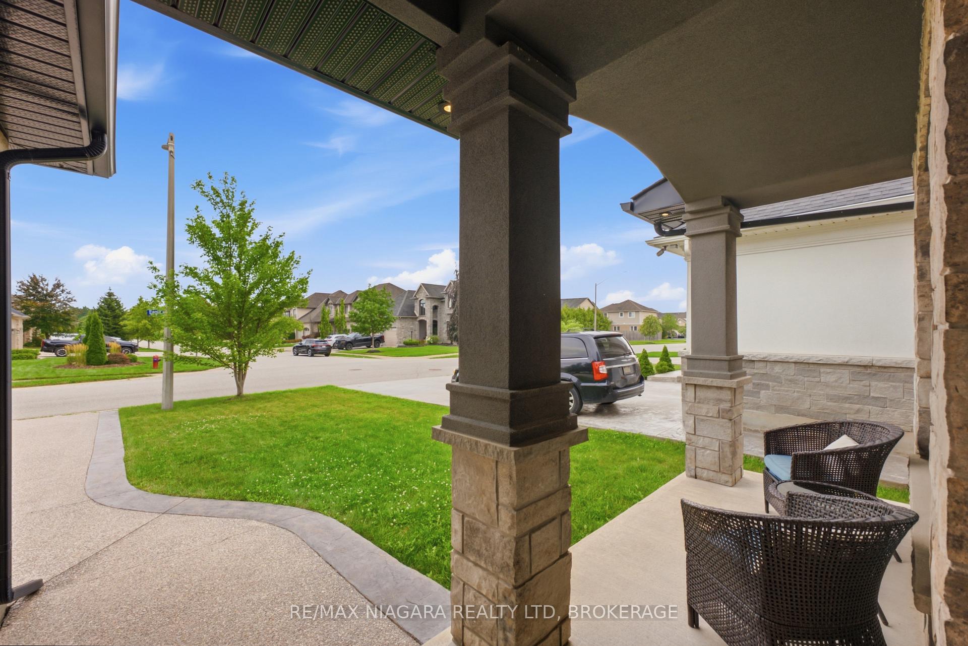 Photo 2 of 9305 Eagle Ridge Drive, Niagara Falls, Forestview — HOMEH