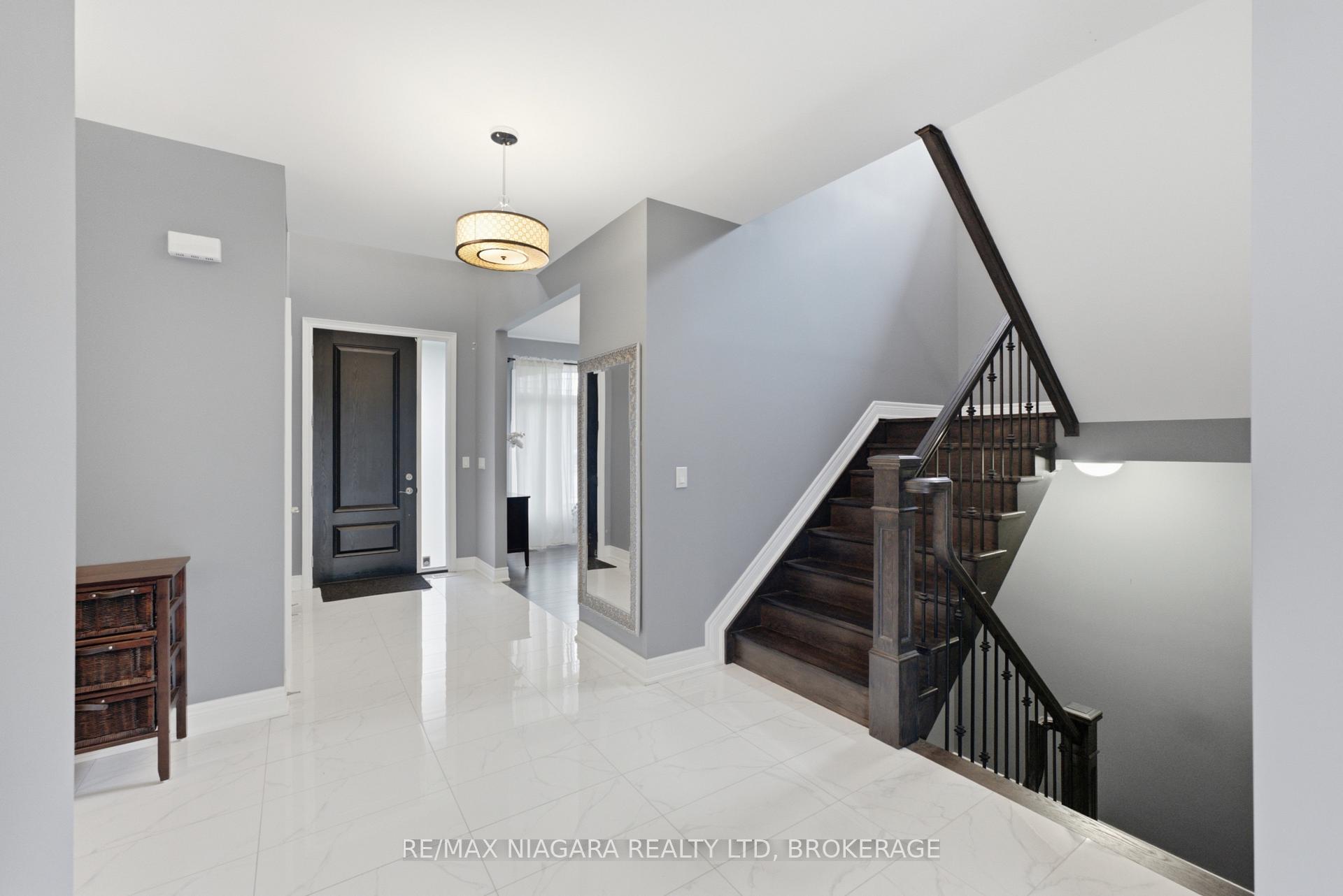 Photo 5 of 9305 Eagle Ridge Drive, Niagara Falls, Forestview — HOMEH