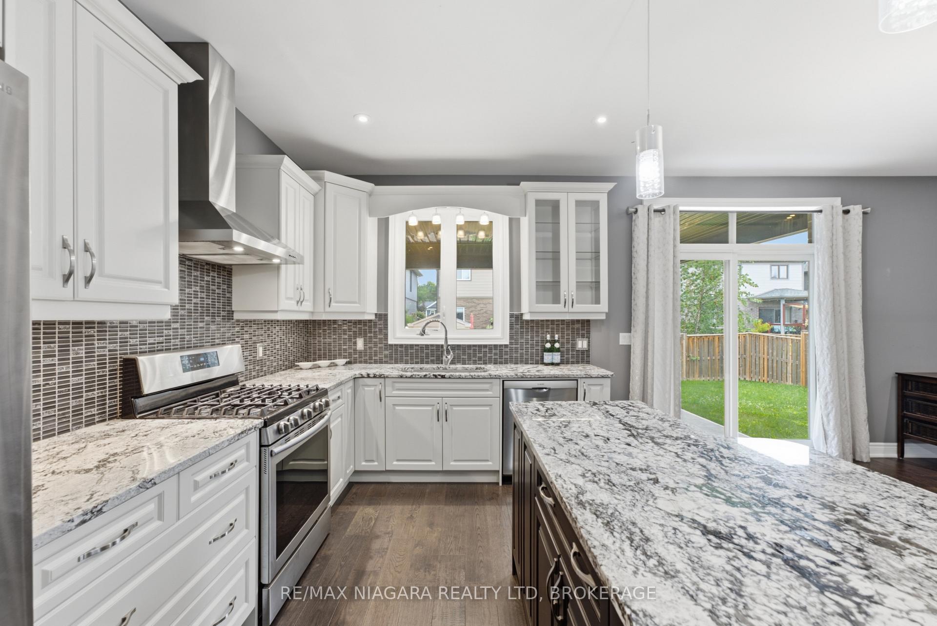 Photo 6 of 9305 Eagle Ridge Drive, Niagara Falls, Forestview — HOMEH