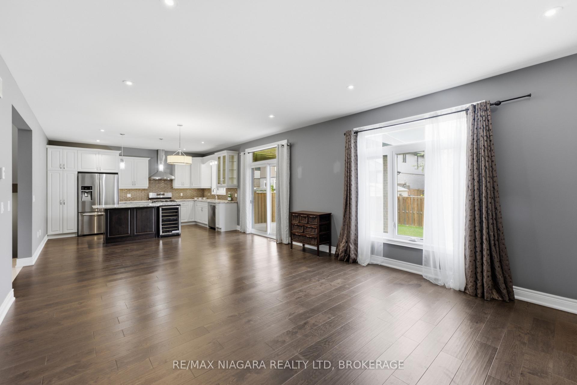 Photo 9 of 9305 Eagle Ridge Drive, Niagara Falls, Forestview — HOMEH