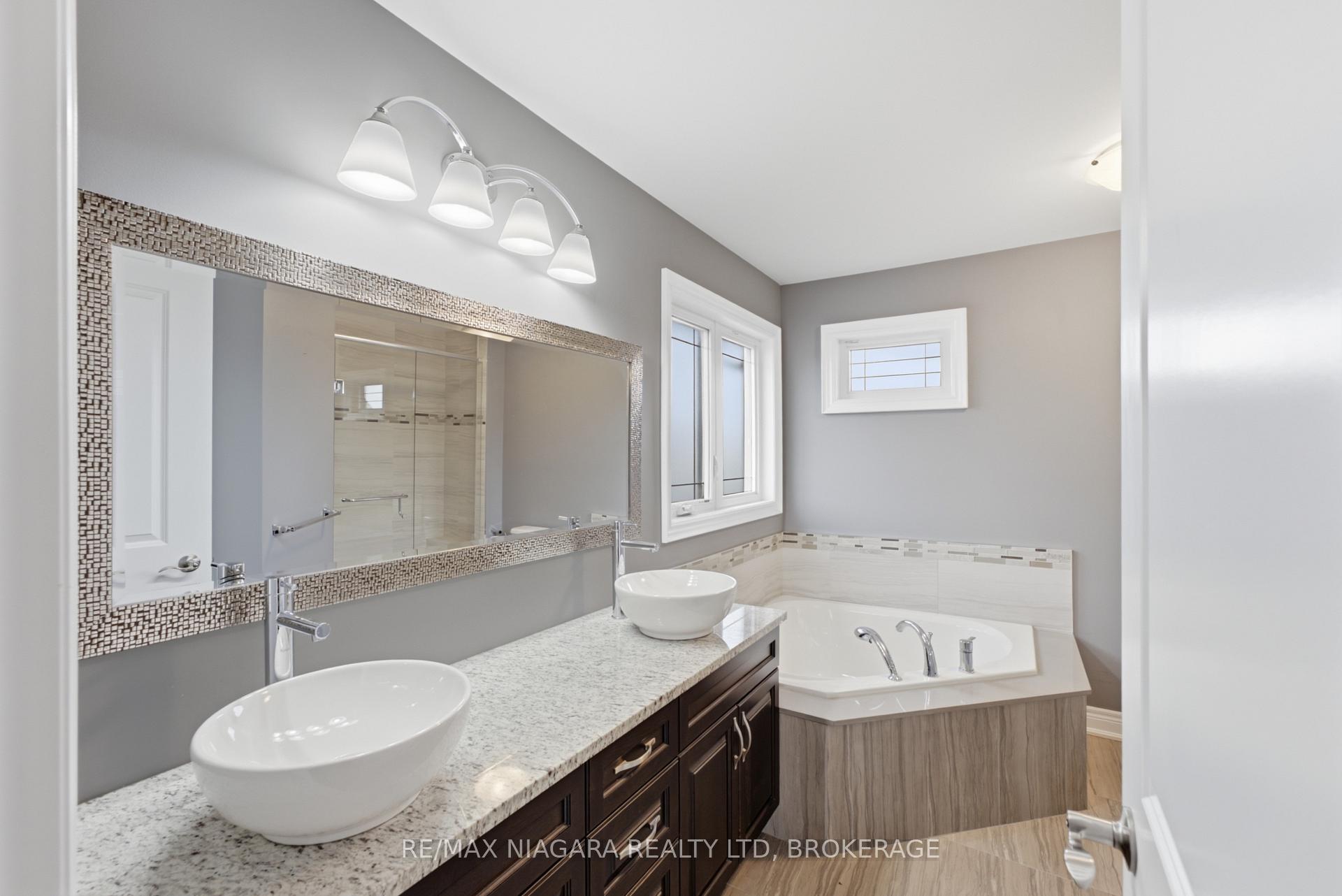 Photo 16 of 9305 Eagle Ridge Drive, Niagara Falls, Forestview — HOMEH