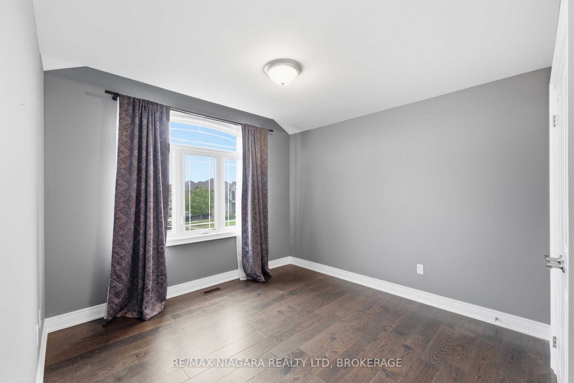 Photo 18 of 9305 Eagle Ridge Drive, Niagara Falls, Forestview — HOMEH