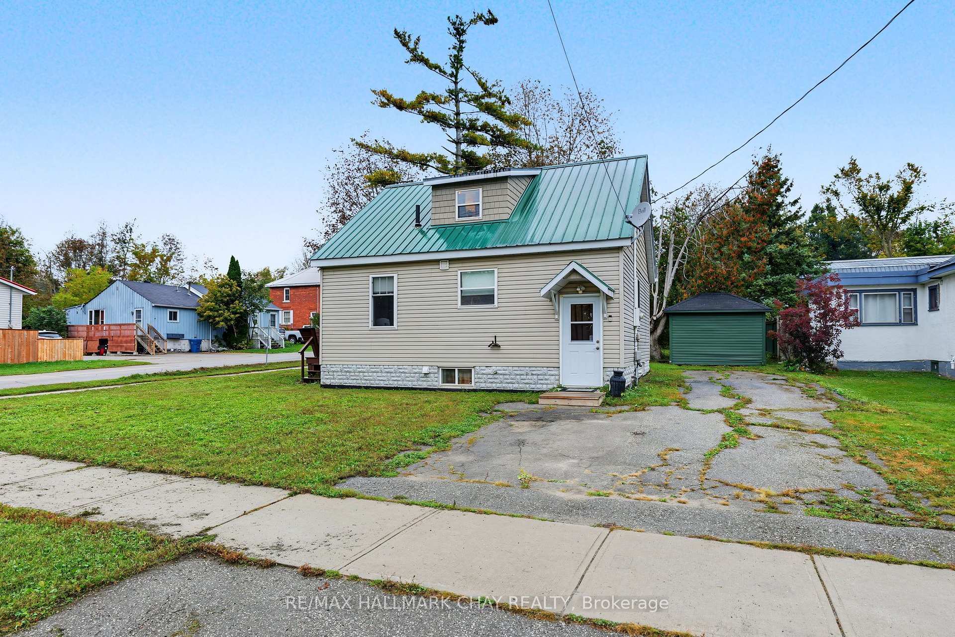 Photo 3 of 70 Douglas Street, Orillia — HOMEH