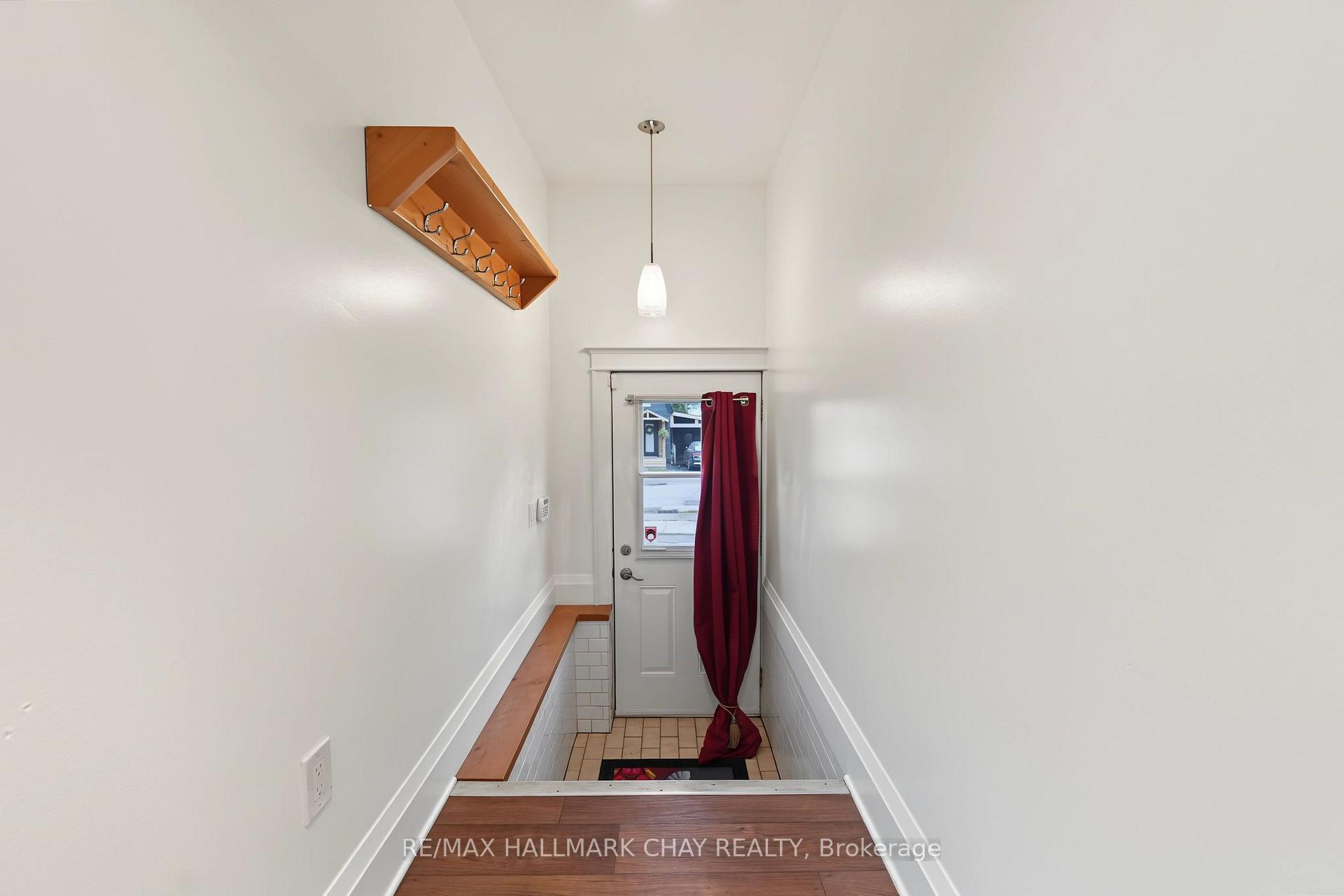 Photo 4 of 70 Douglas Street, Orillia — HOMEH