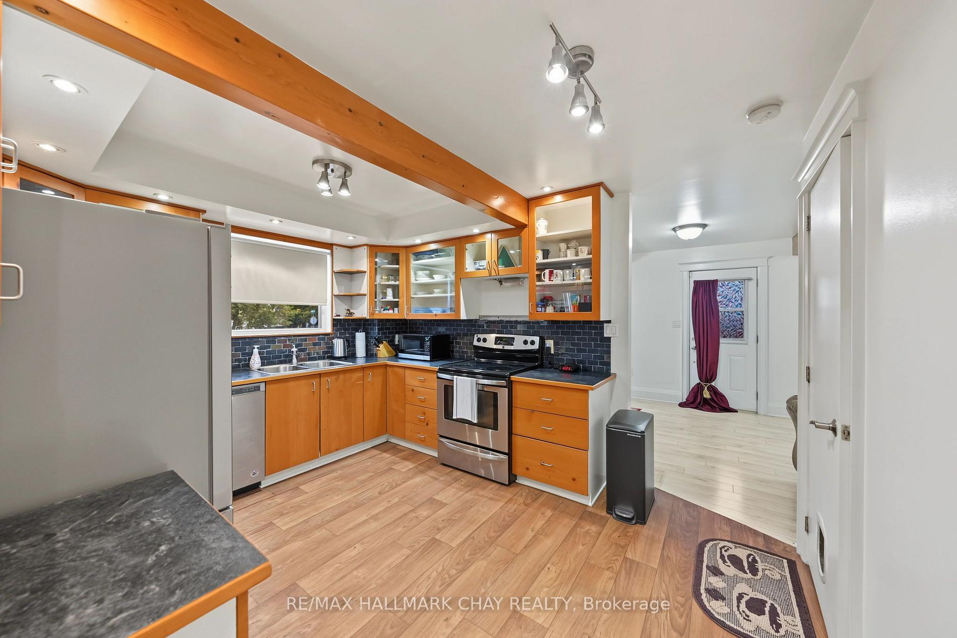 Photo 6 of 70 Douglas Street, Orillia — HOMEH