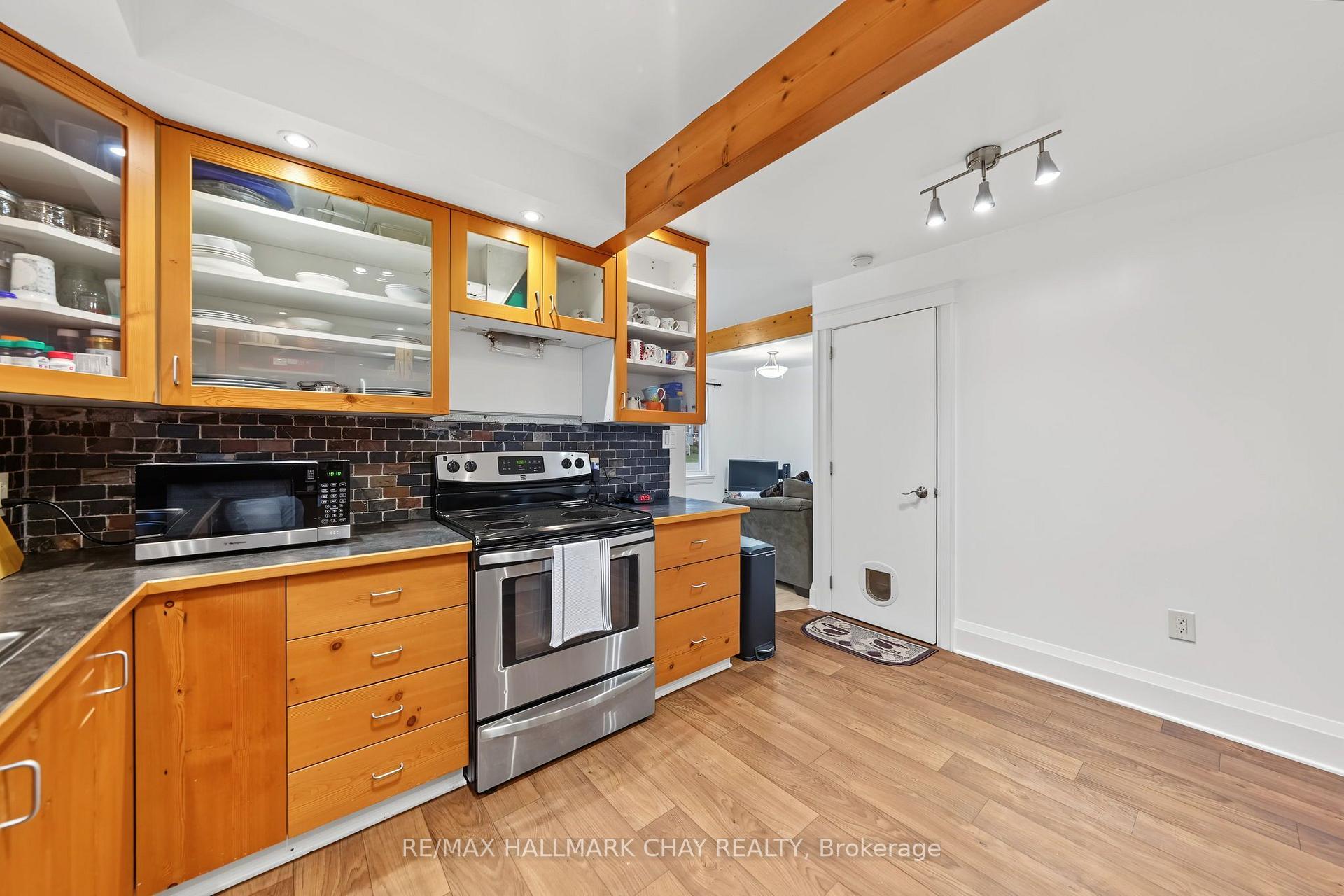 Photo 9 of 70 Douglas Street, Orillia — HOMEH