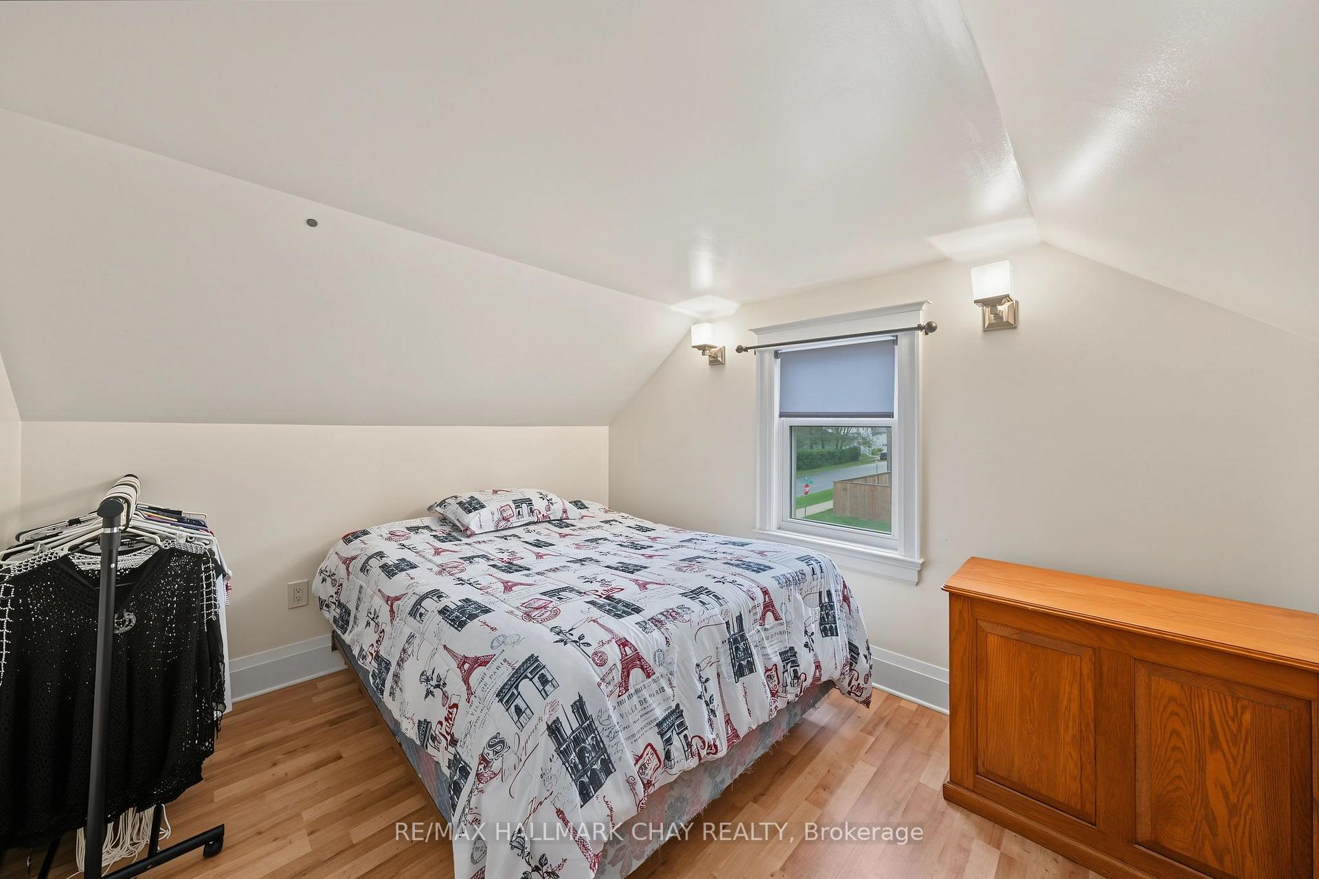 Photo 16 of 70 Douglas Street, Orillia — HOMEH