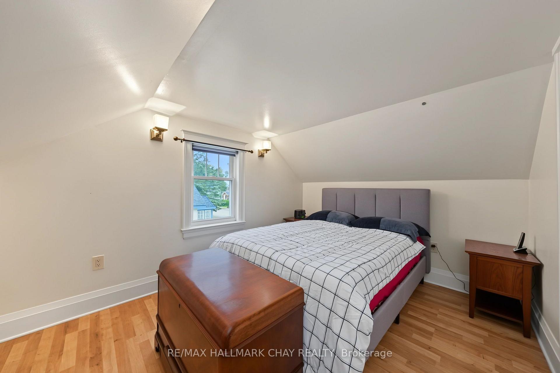 Photo 21 of 70 Douglas Street, Orillia — HOMEH