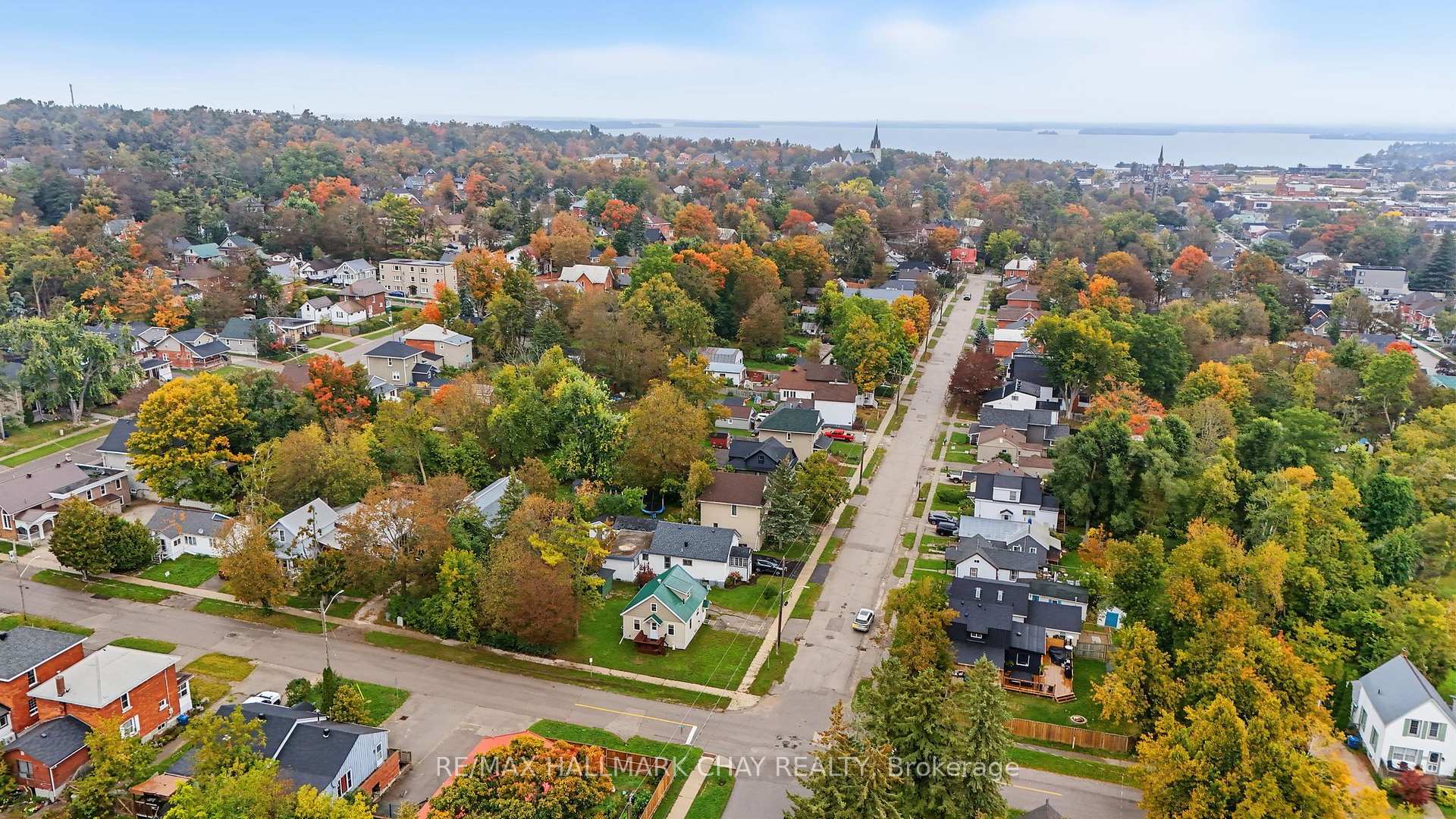 Photo 33 of 70 Douglas Street, Orillia — HOMEH
