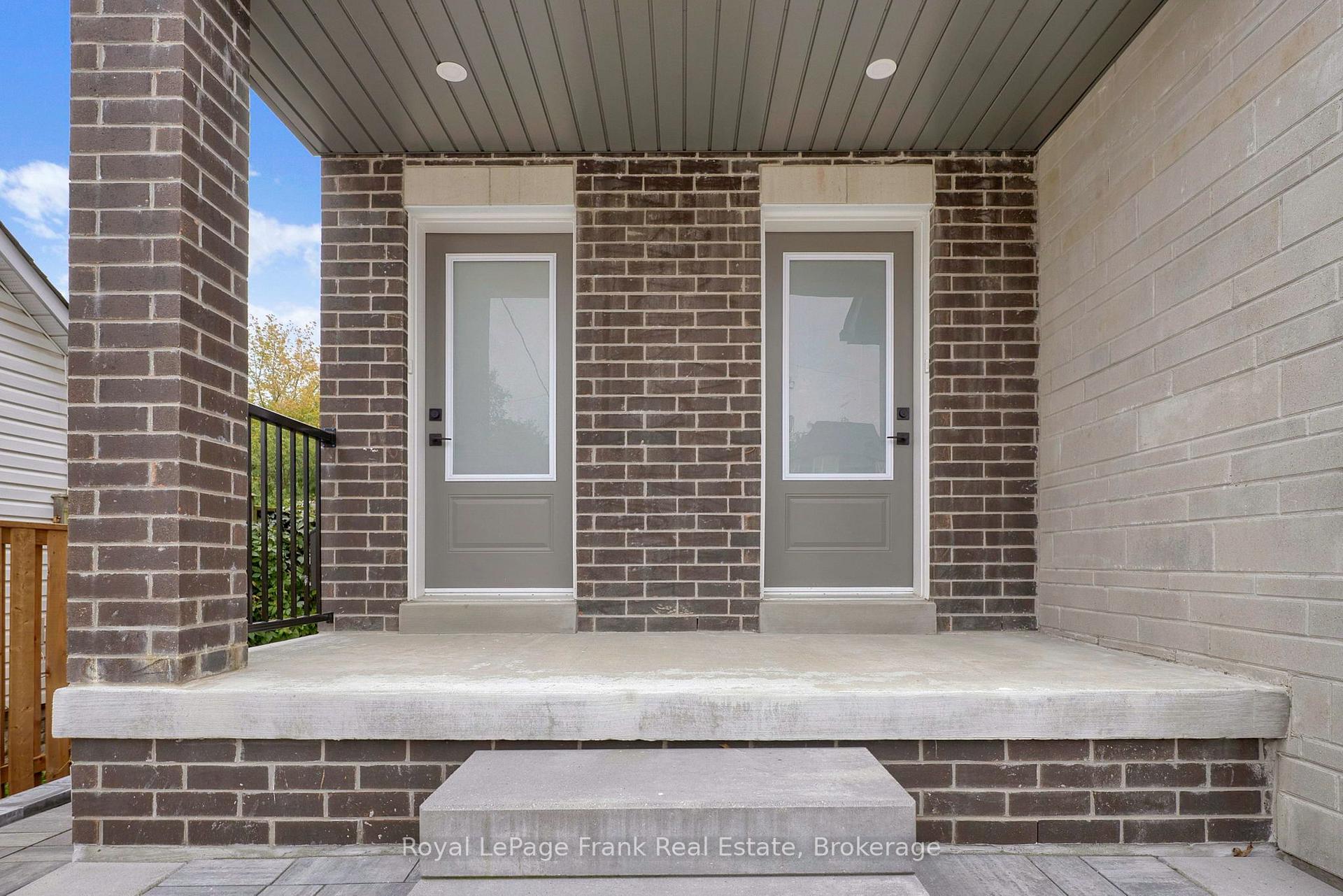 Photo 2 of 321 Anderson Avenue, Oshawa, McLaughlin — HOMEH